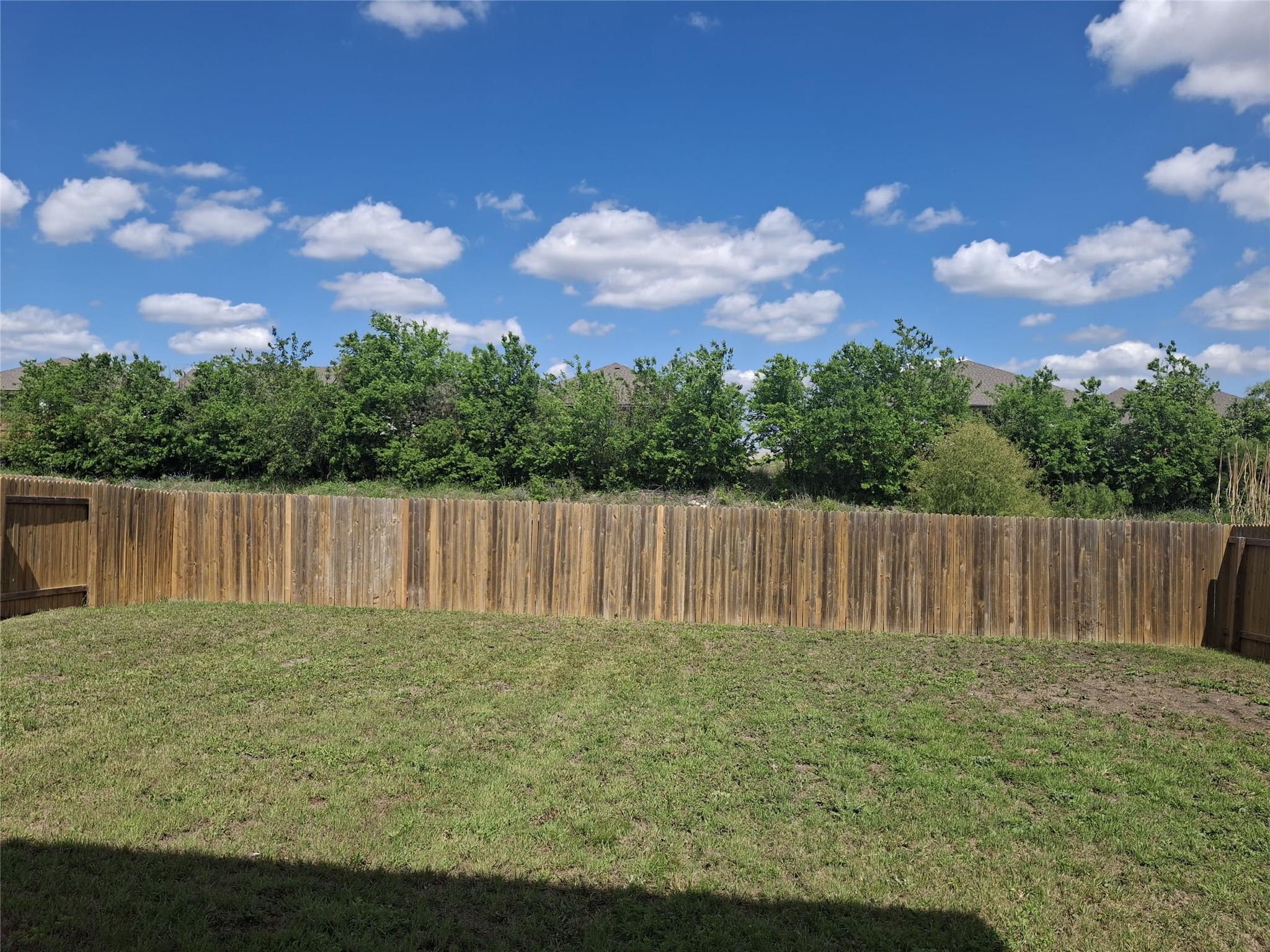 405 Riverdale Dr, Jarrell, TX 76537