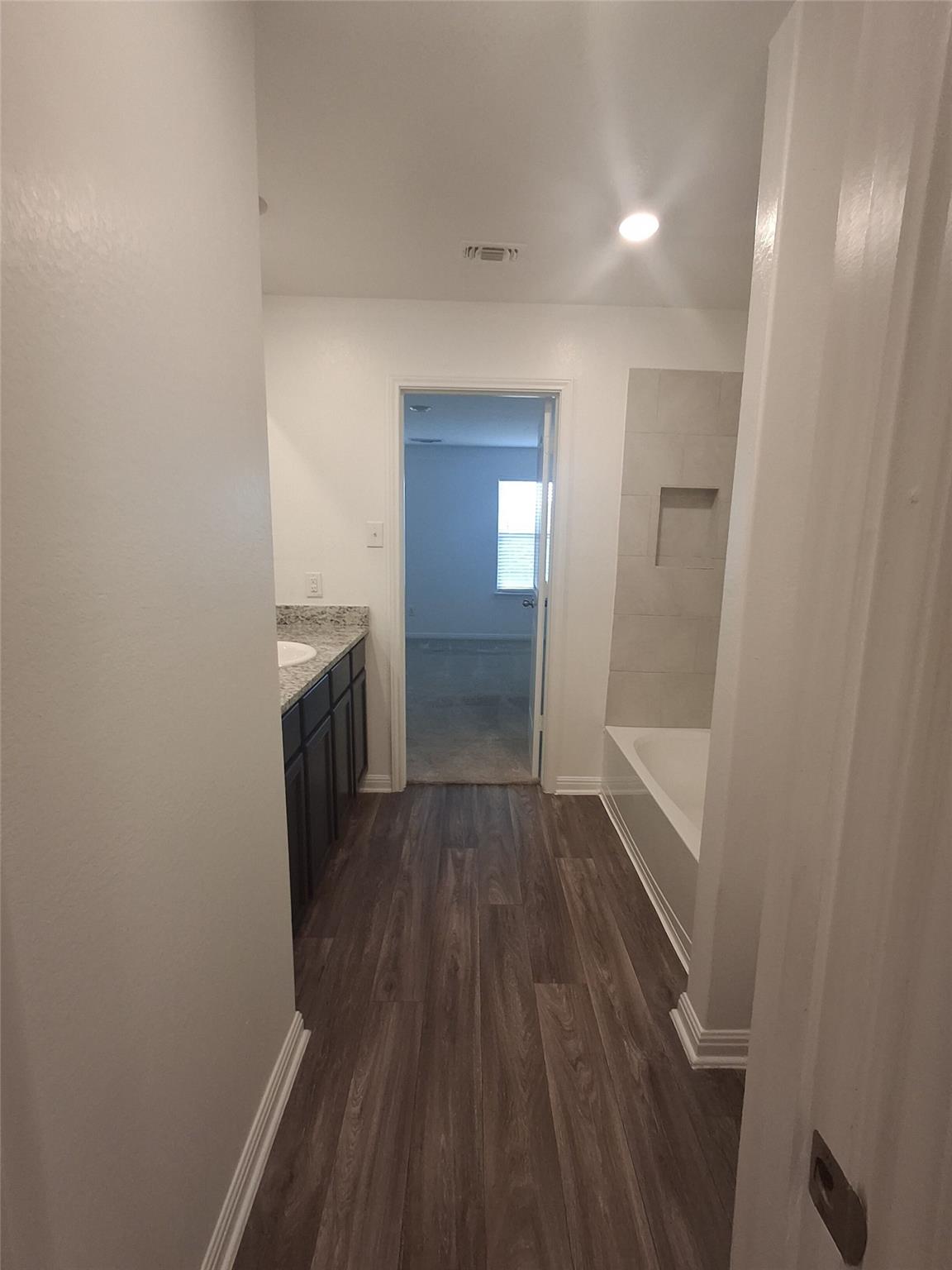 405 Riverdale Dr, Jarrell, TX 76537