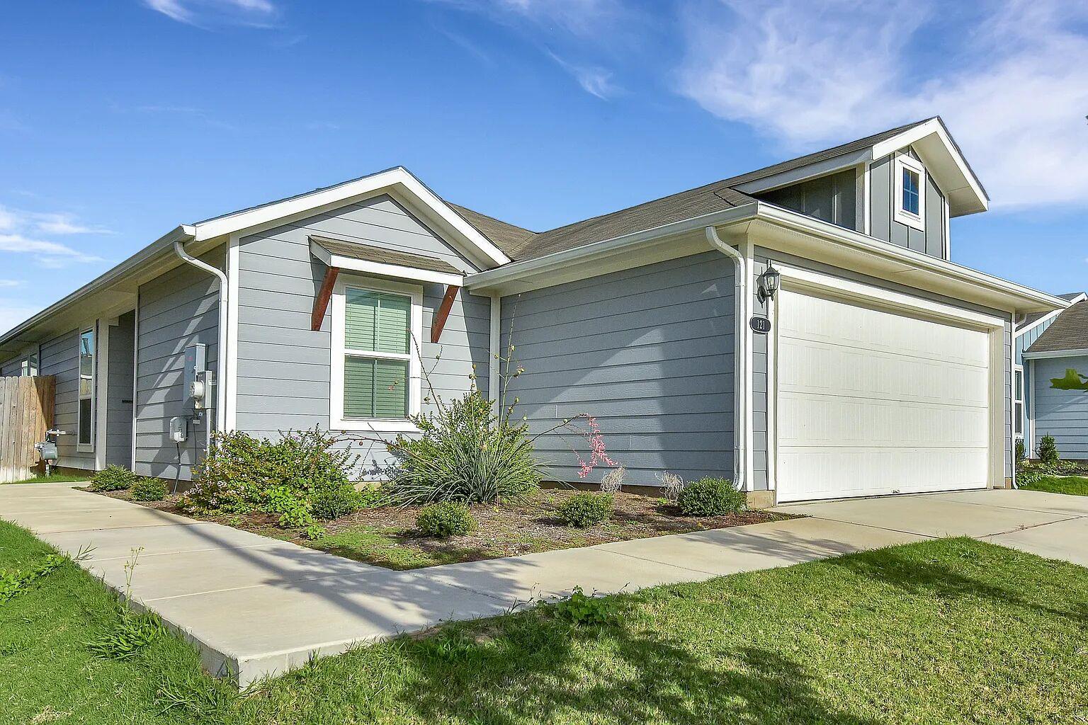 121 Crescent St, Georgetown, TX 78626