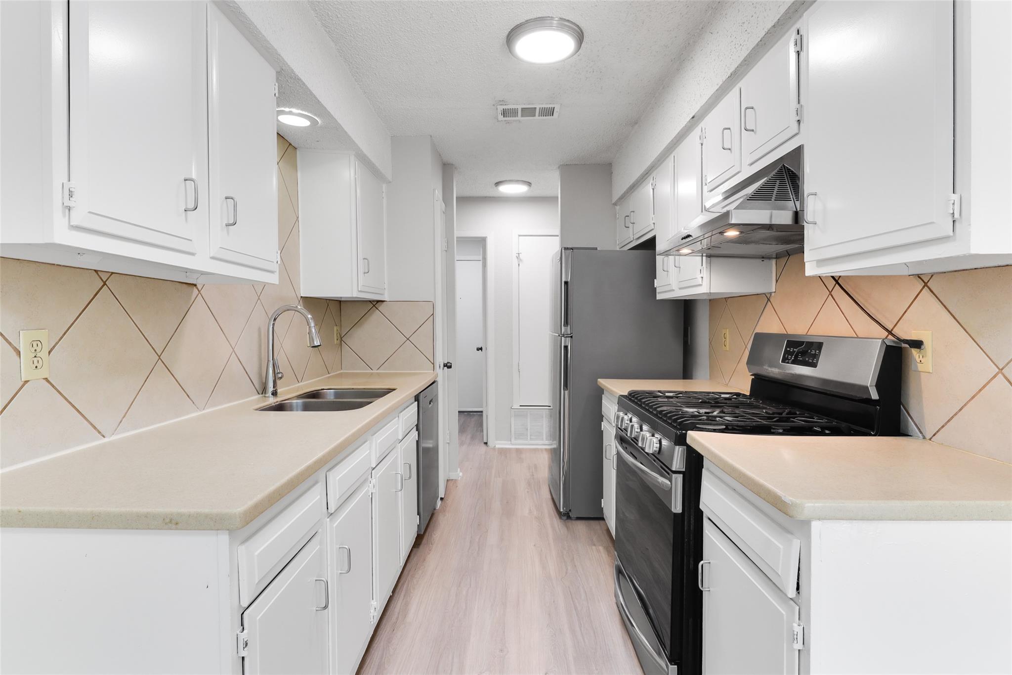 8015 Scotland Yard, Austin, TX 78759