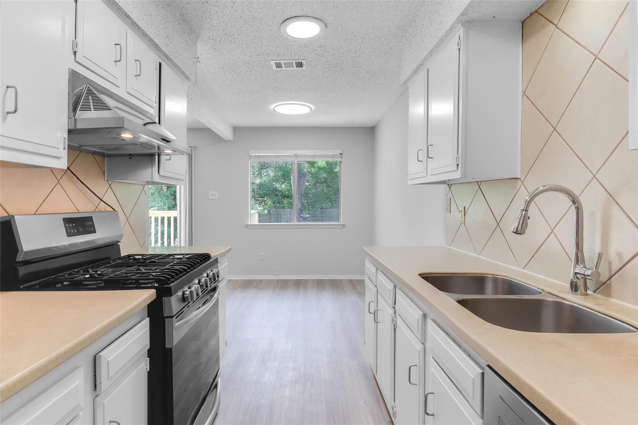 8015 Scotland Yard, Austin, TX 78759