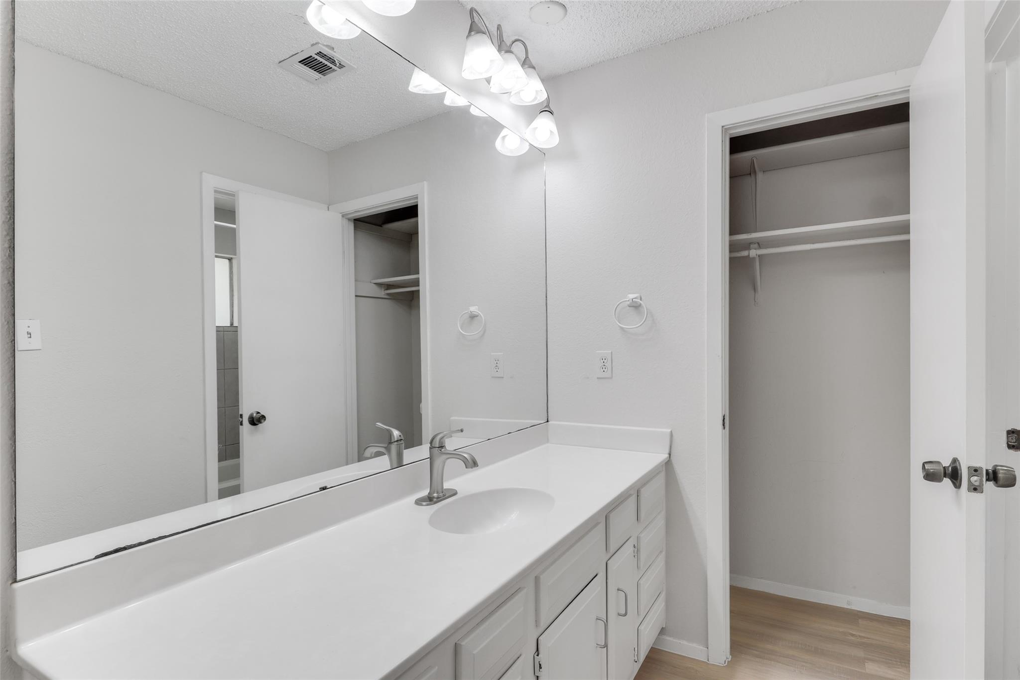 8015 Scotland Yard, Austin, TX 78759