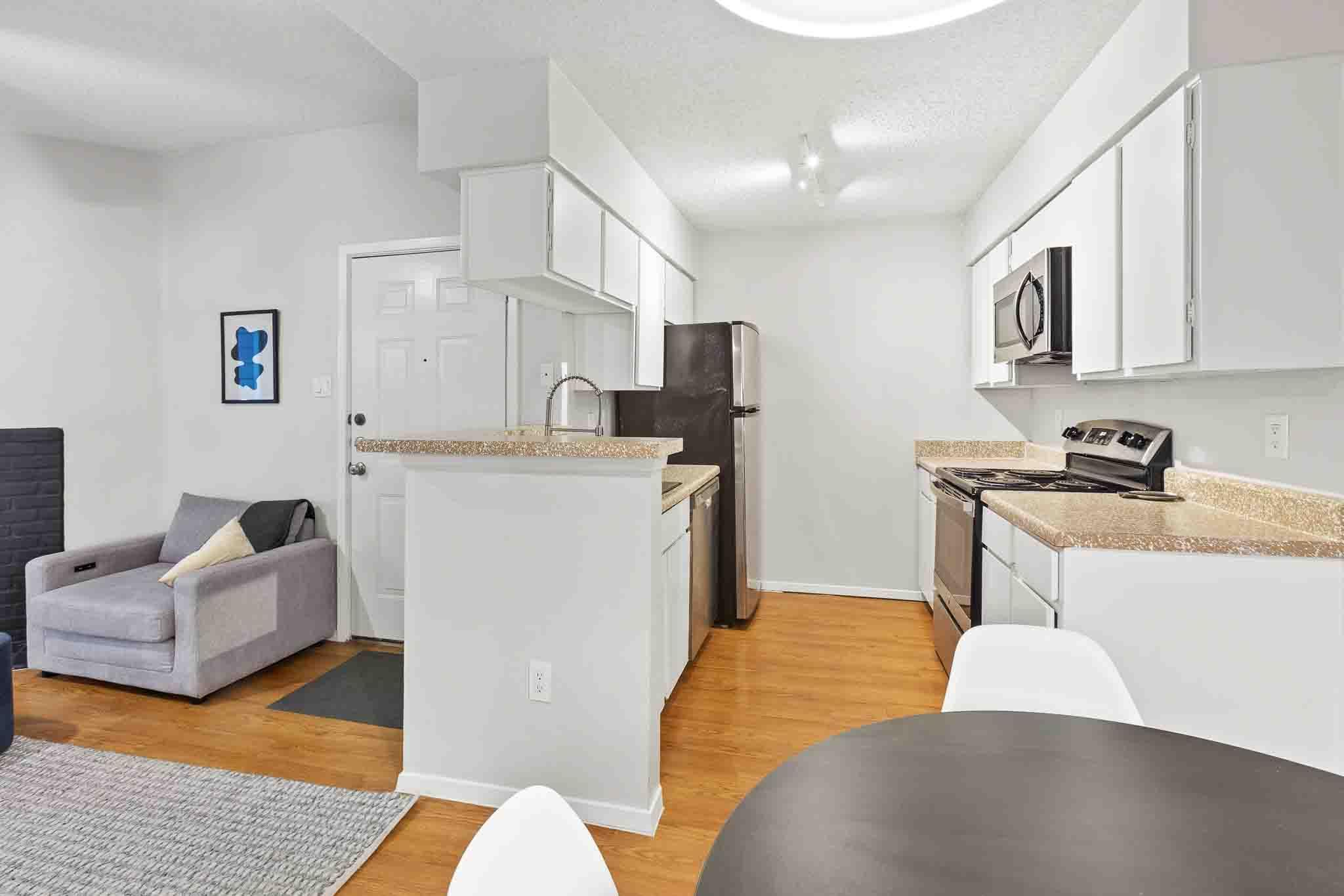 114 E 31st St # 207, Austin, TX 78705