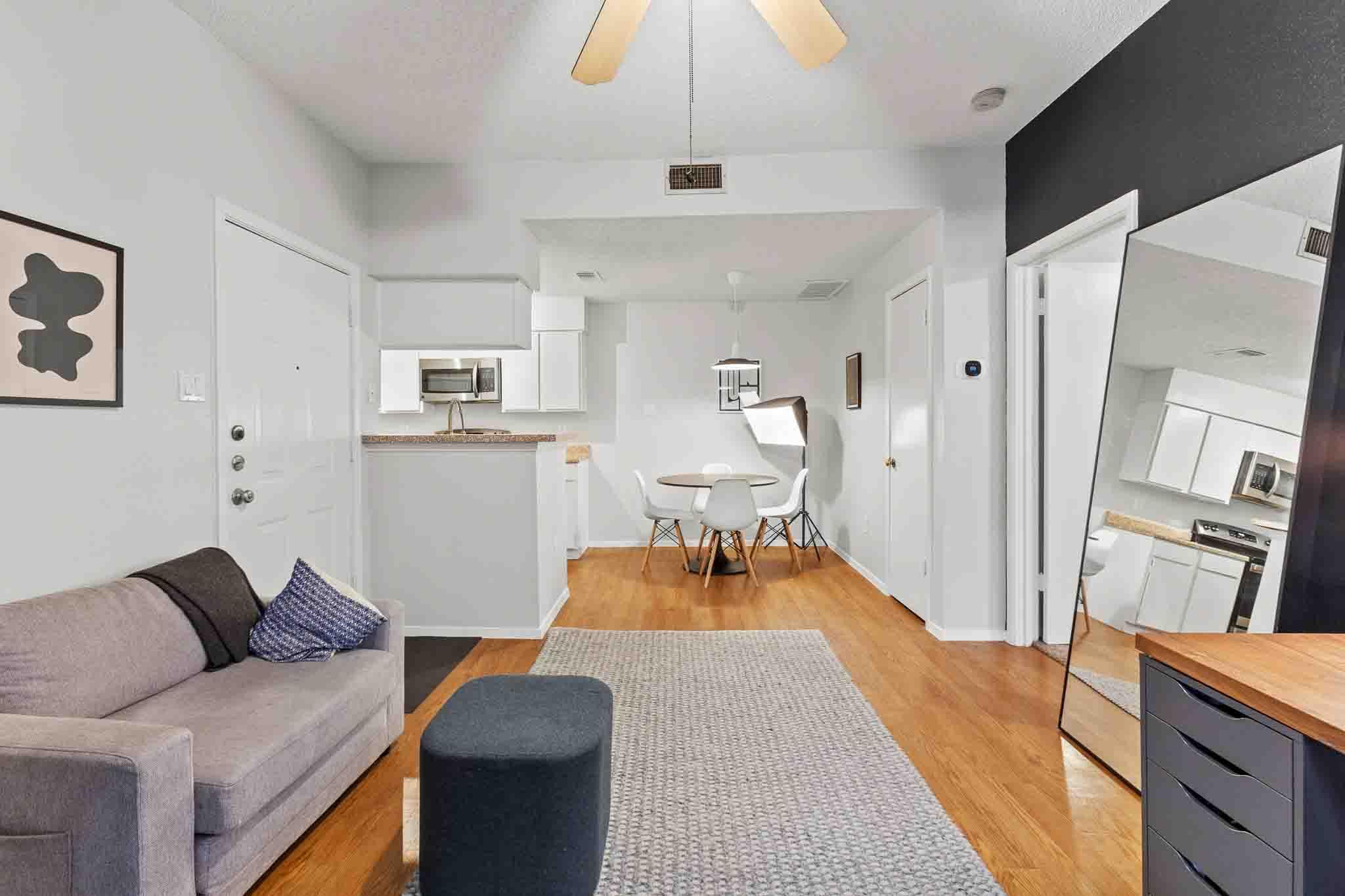 114 E 31st St # 207, Austin, TX 78705