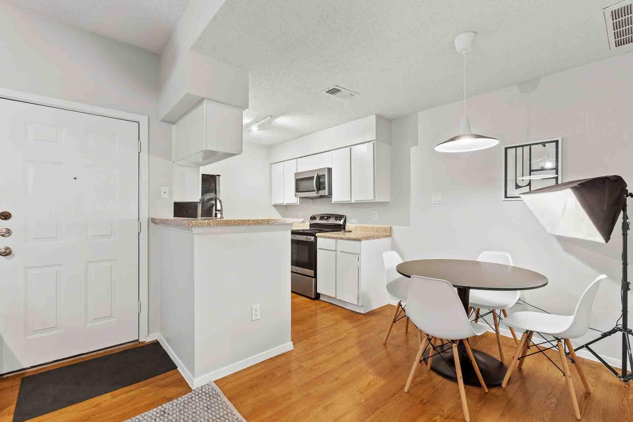 114 E 31st St # 207, Austin, TX 78705