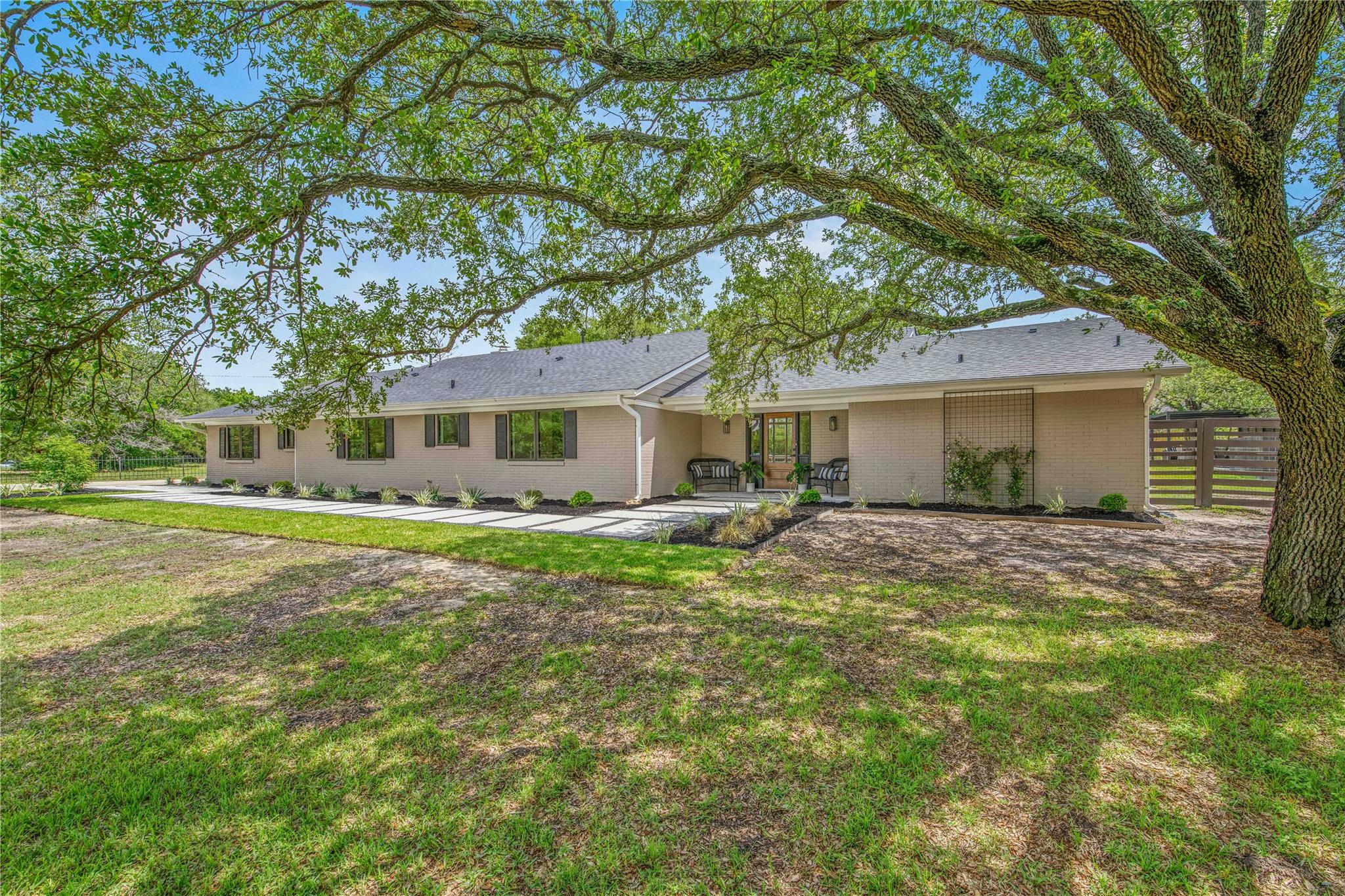 743 S Rosemary Dr, Bryan, TX 77802