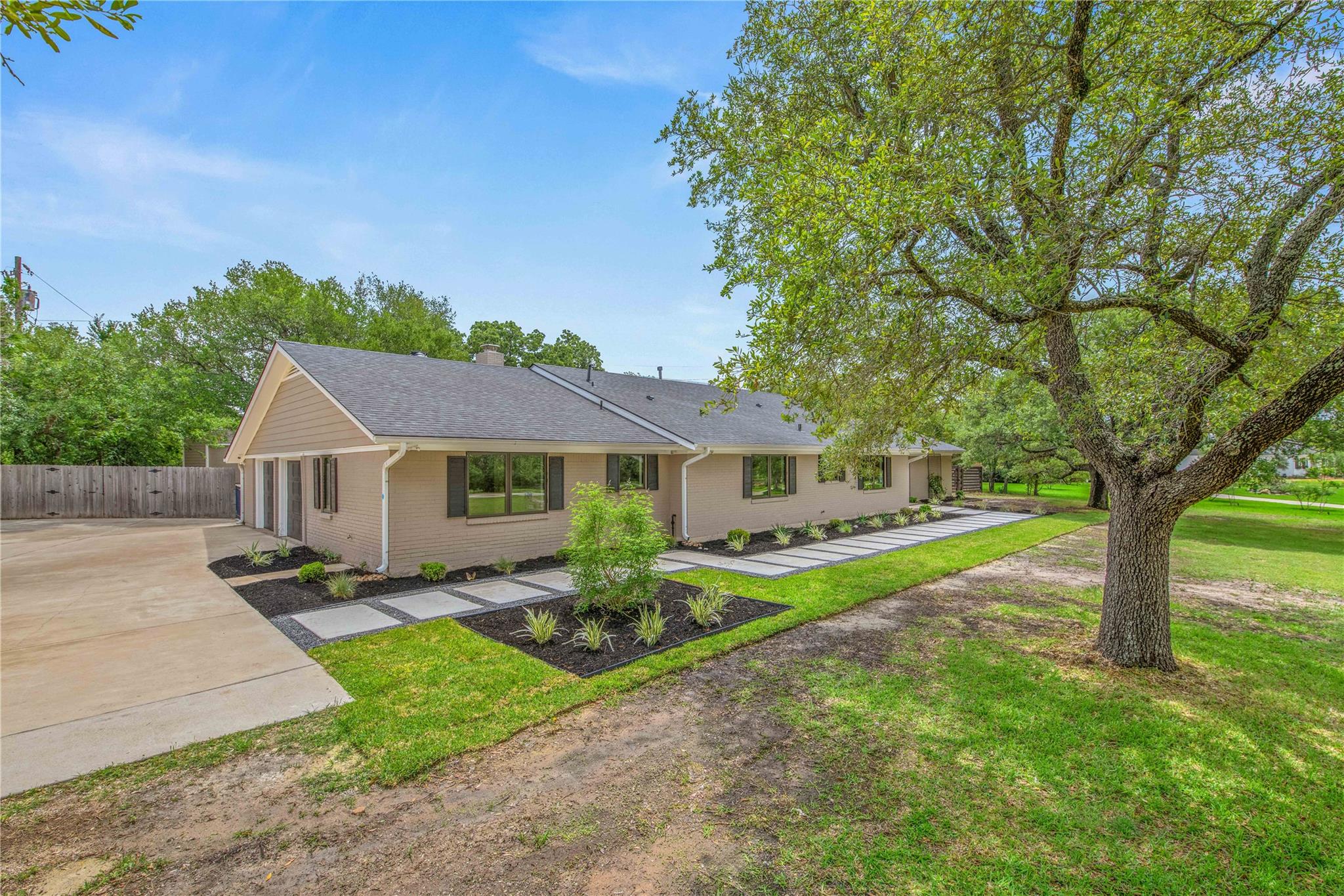 743 S Rosemary Dr, Bryan, TX 77802