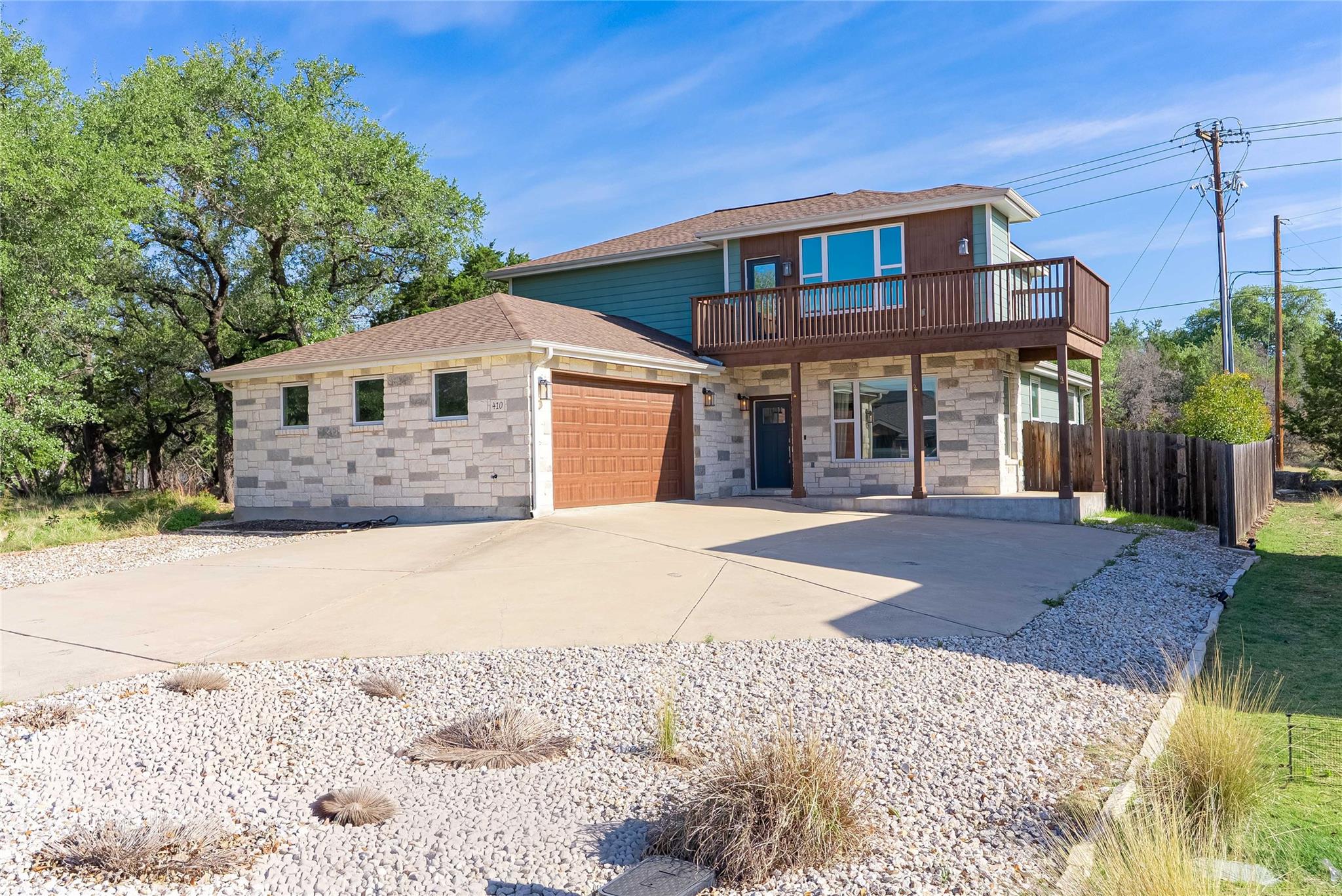 410 Summit Ridge Dr N, Point Venture, TX 78645