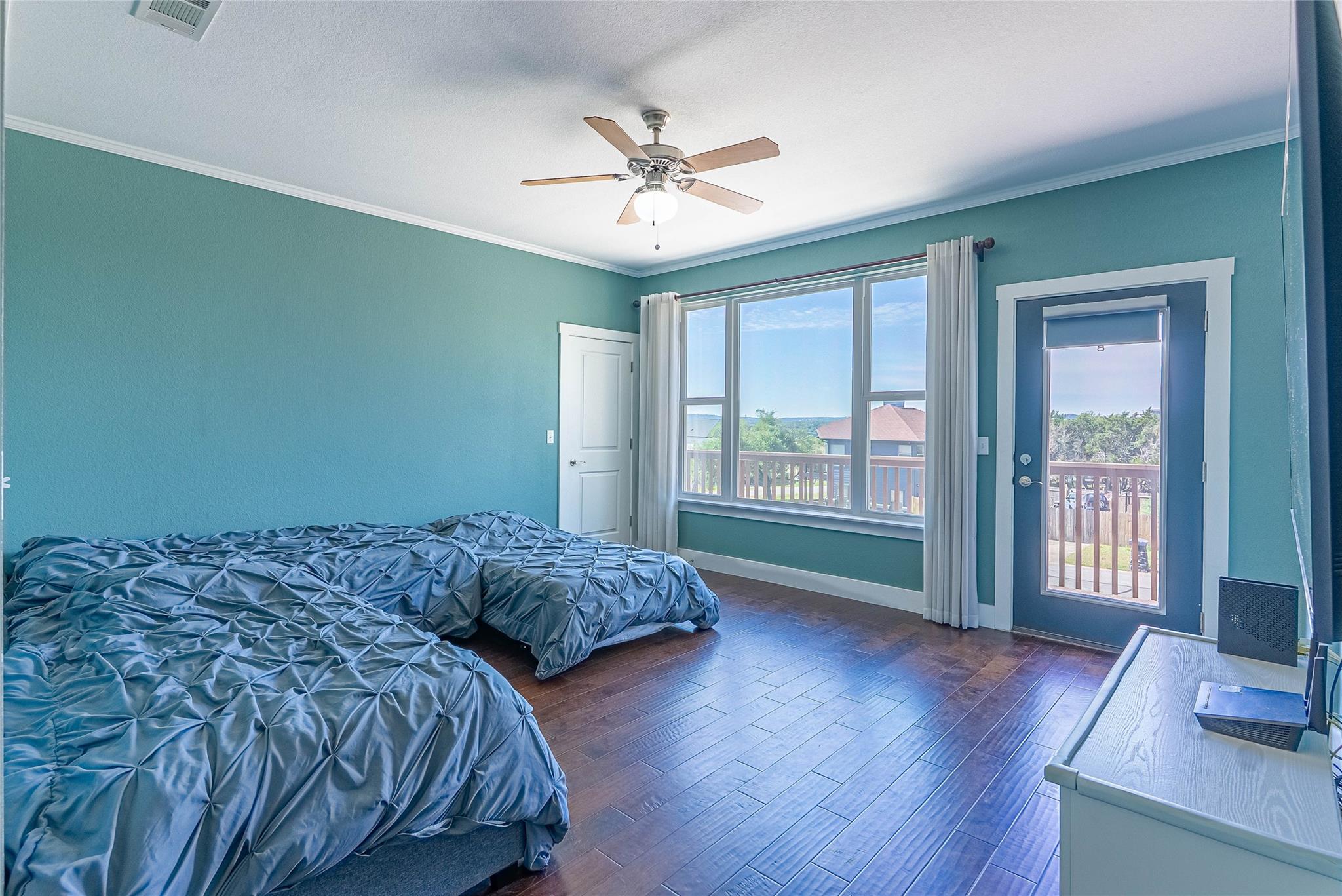 410 Summit Ridge Dr N, Point Venture, TX 78645