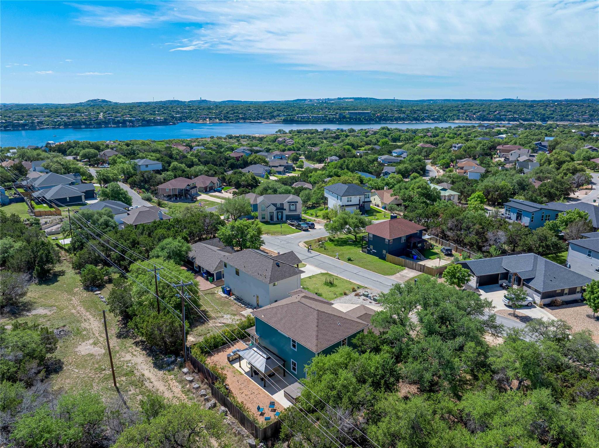 410 Summit Ridge Dr N, Point Venture, TX 78645