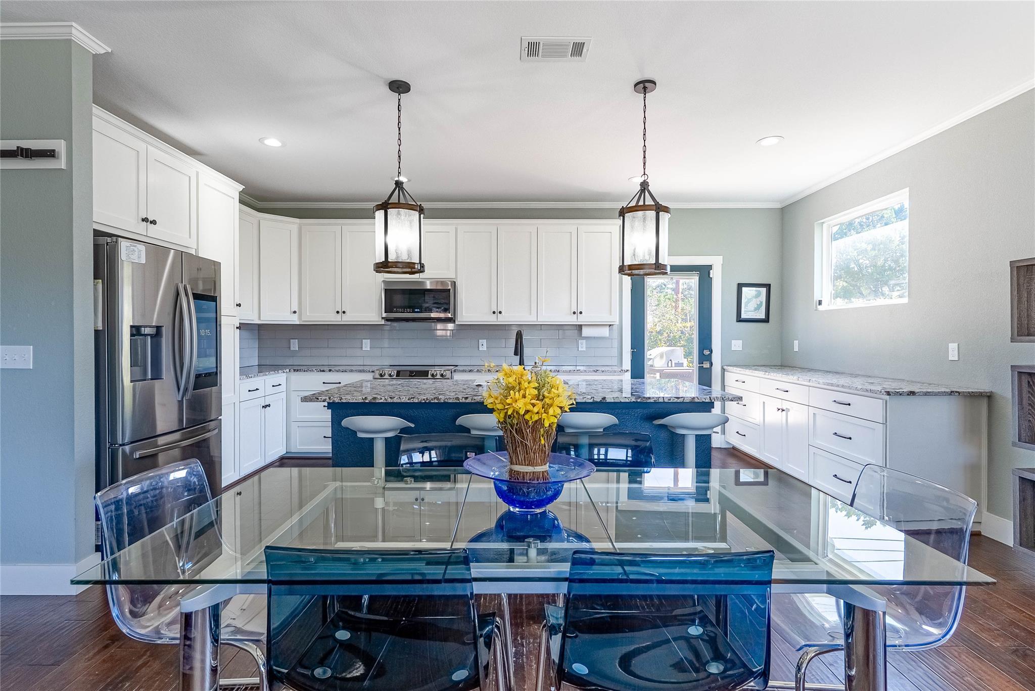 410 Summit Ridge Dr N, Point Venture, TX 78645