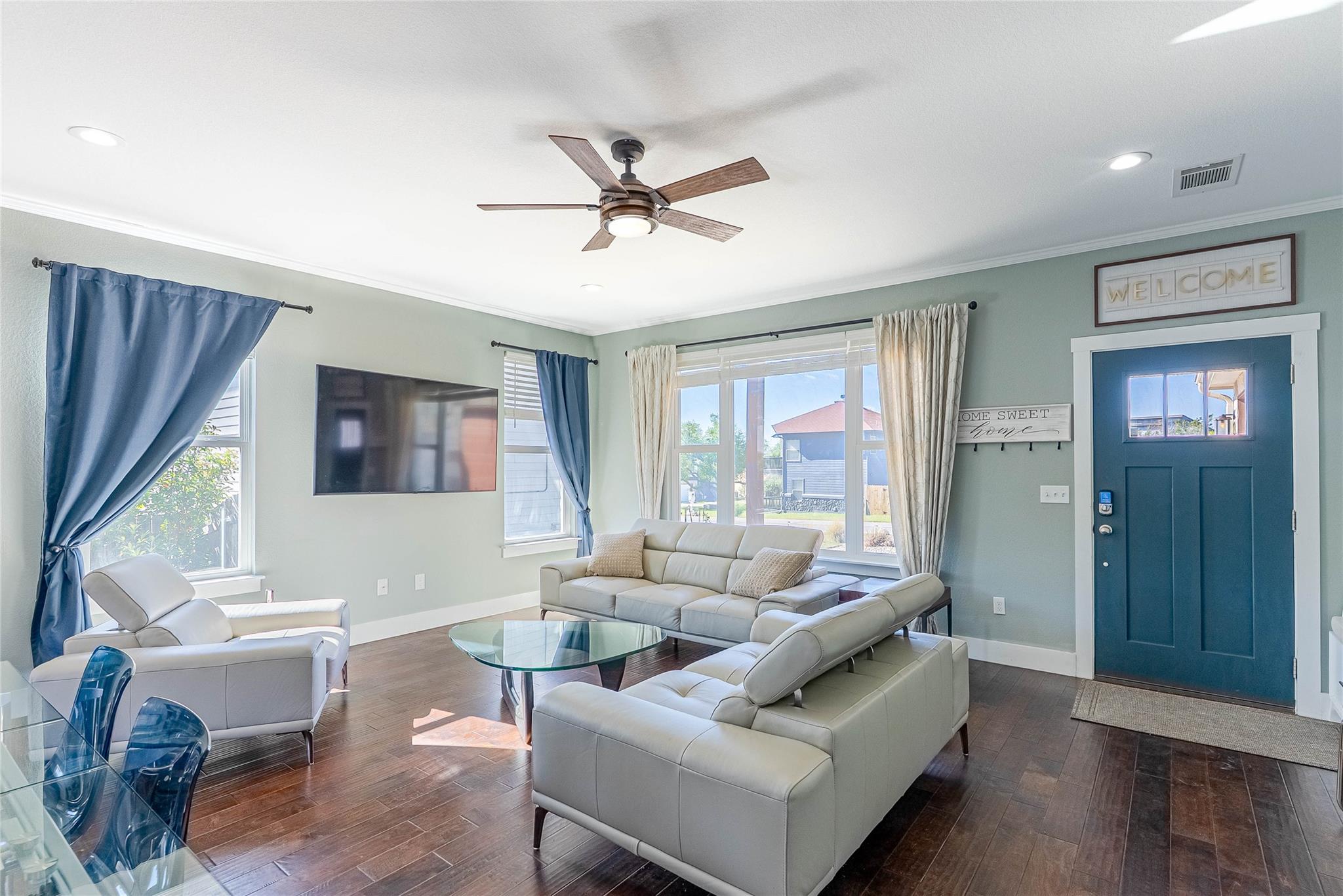 410 Summit Ridge Dr N, Point Venture, TX 78645