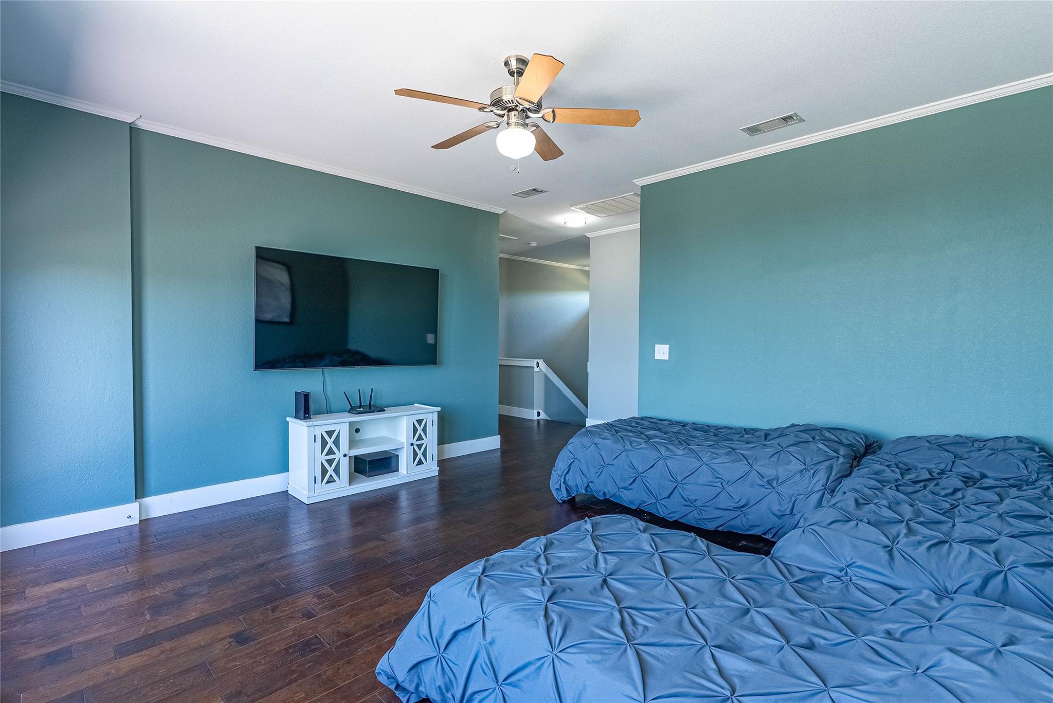 410 Summit Ridge Dr N, Point Venture, TX 78645