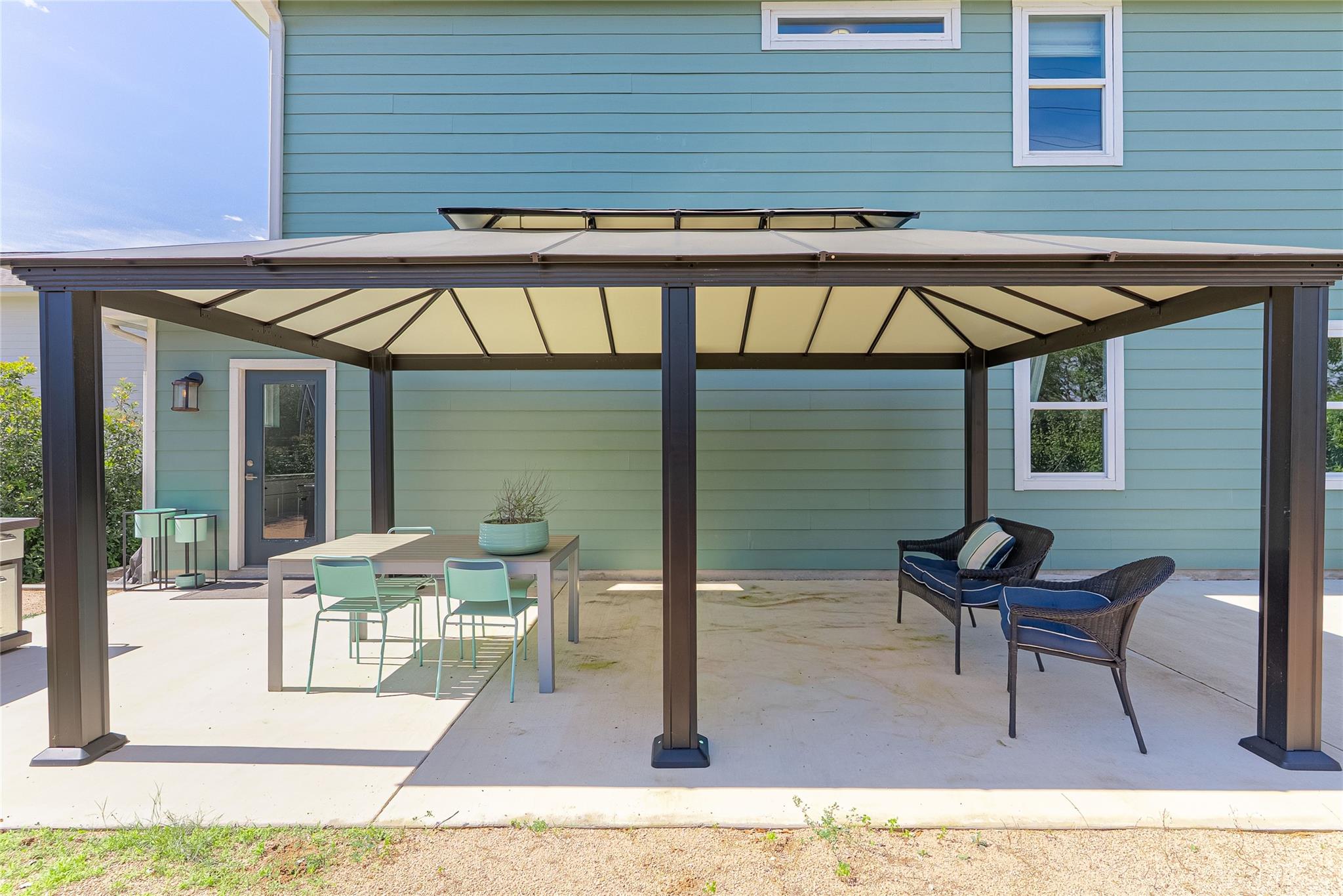 410 Summit Ridge Dr N, Point Venture, TX 78645