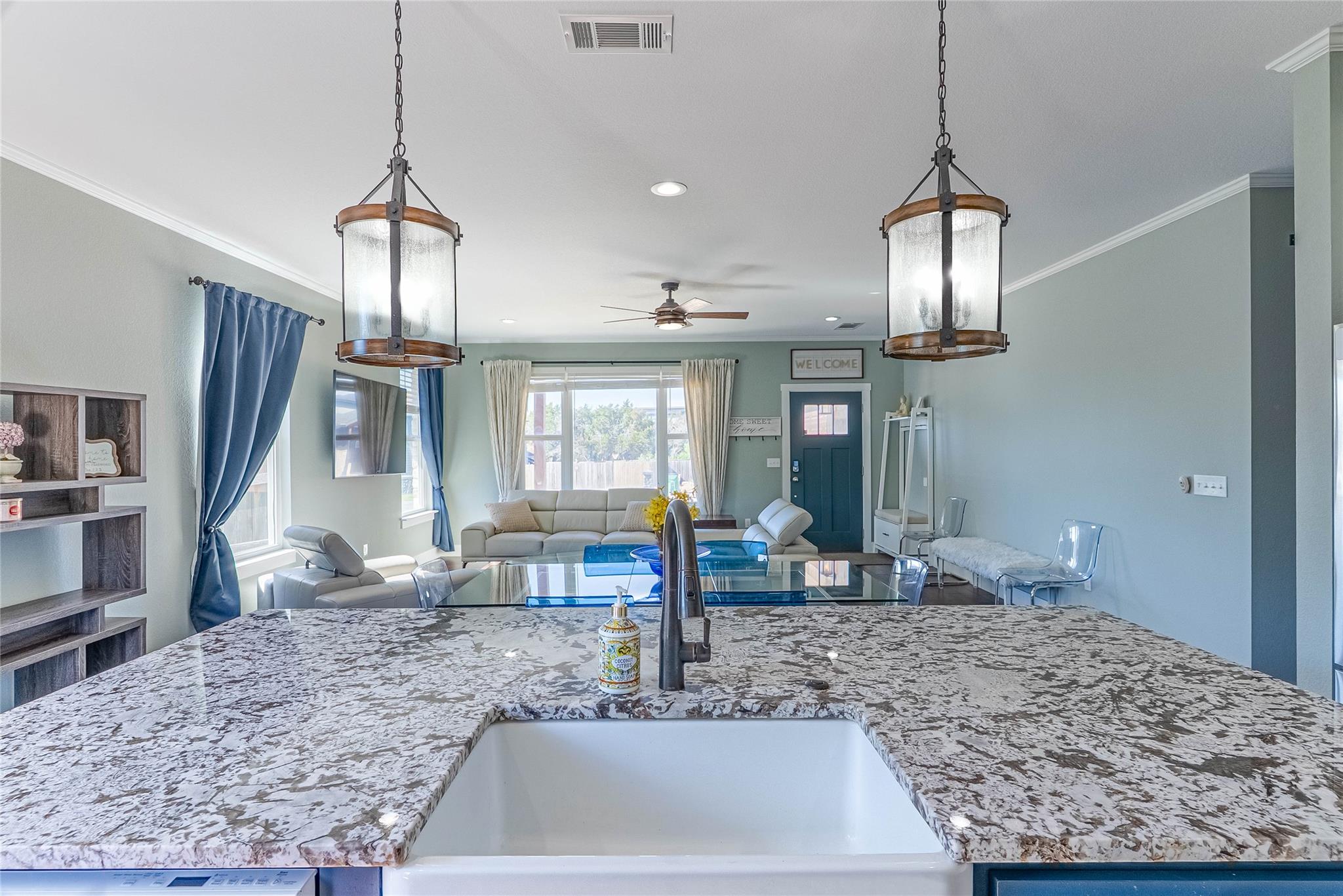 410 Summit Ridge Dr N, Point Venture, TX 78645