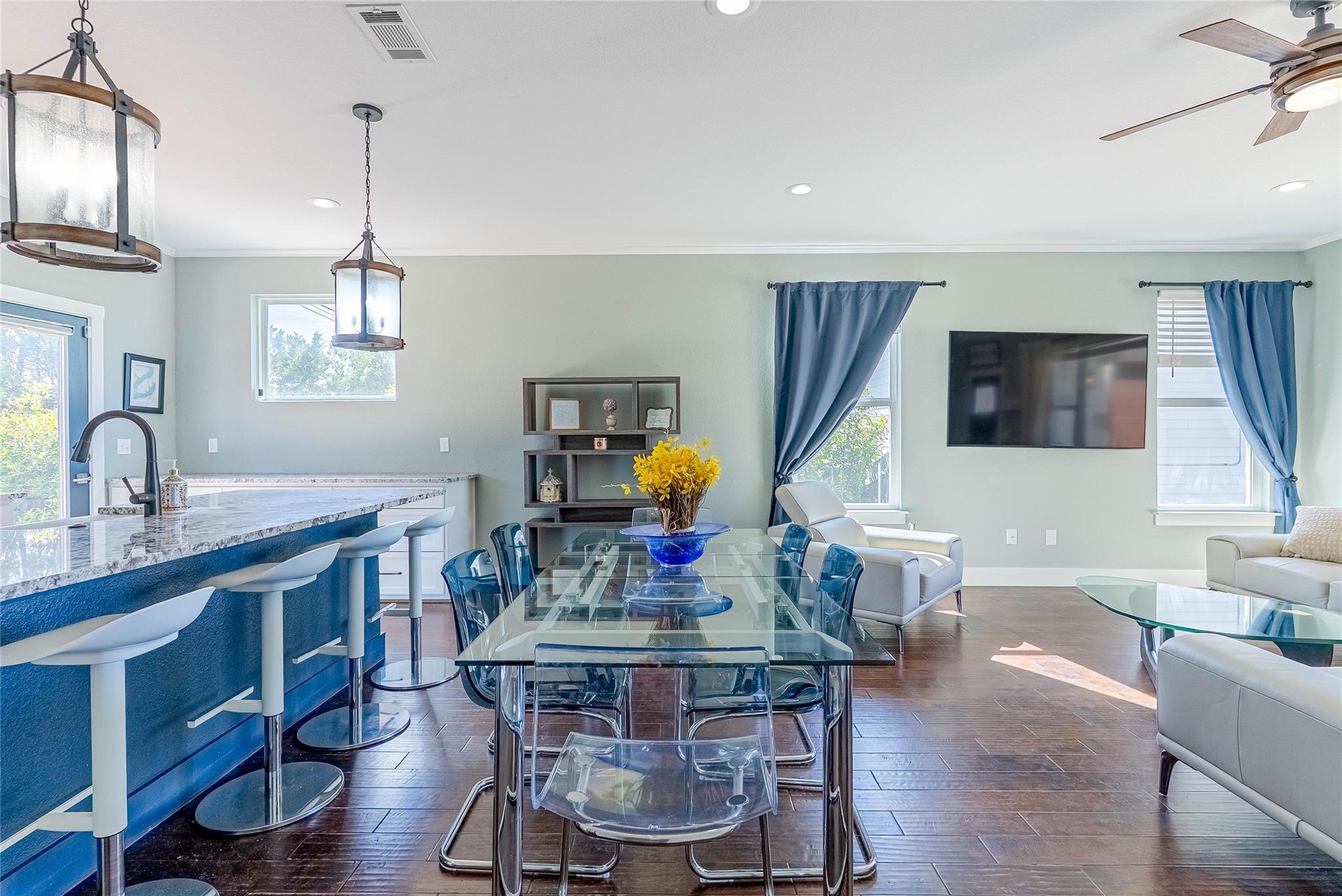 410 Summit Ridge Dr N, Point Venture, TX 78645