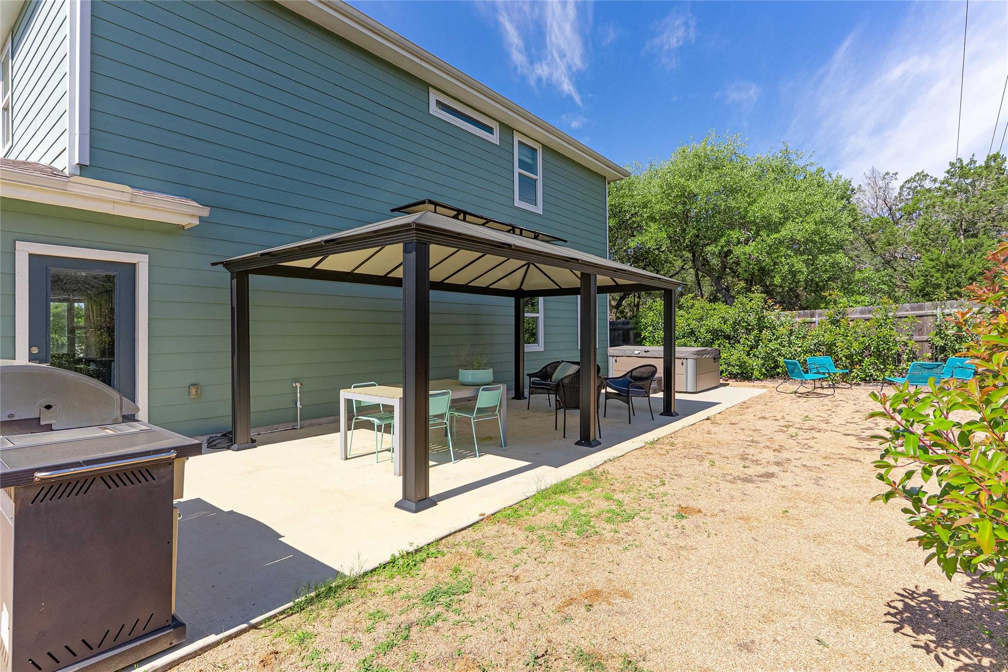410 Summit Ridge Dr N, Point Venture, TX 78645
