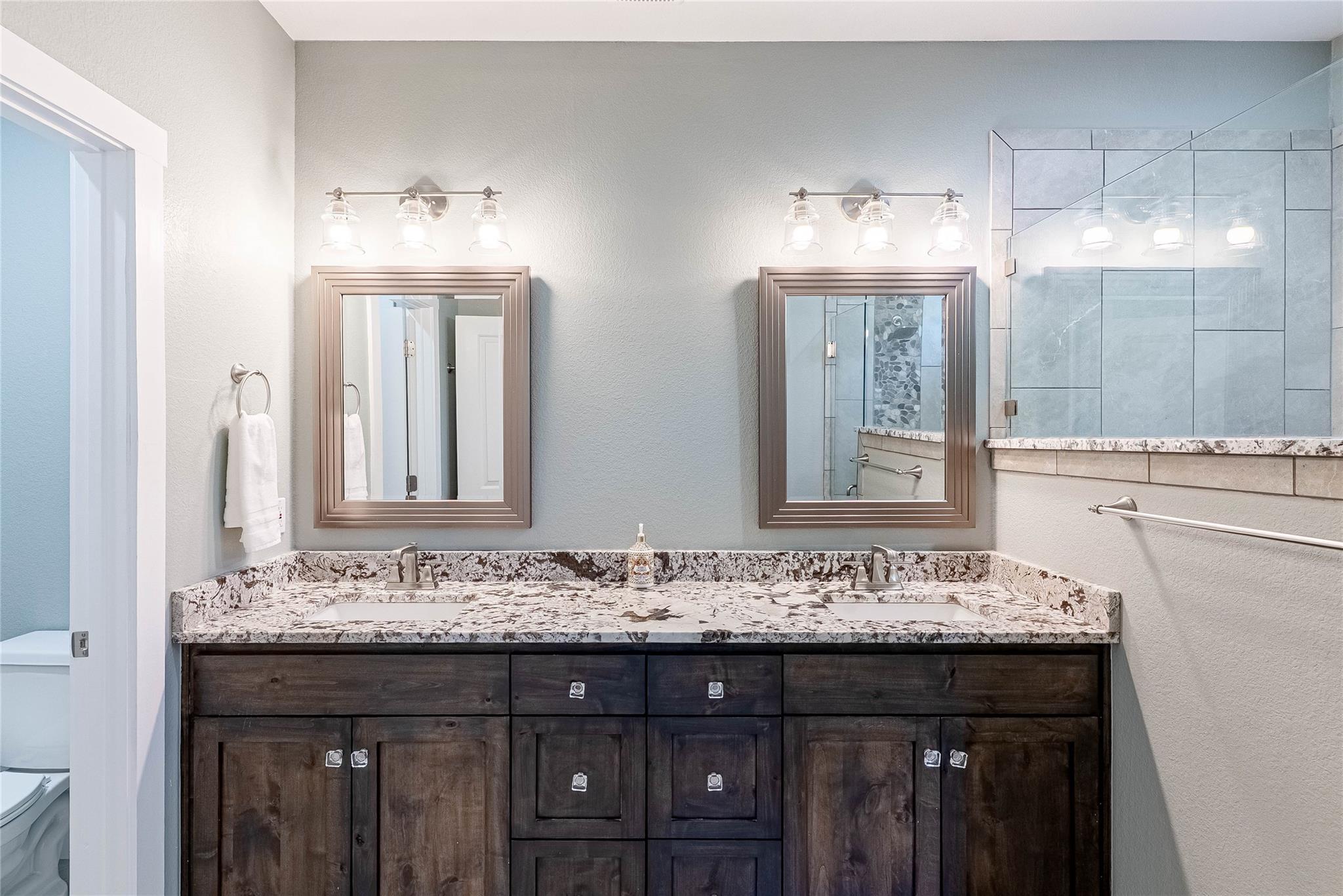 410 Summit Ridge Dr N, Point Venture, TX 78645