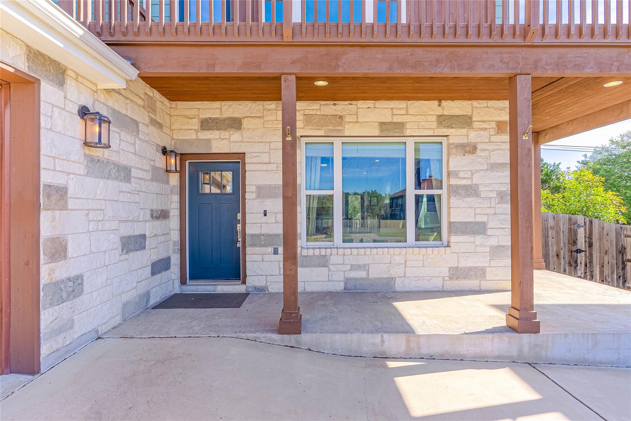 410 Summit Ridge Dr N, Point Venture, TX 78645
