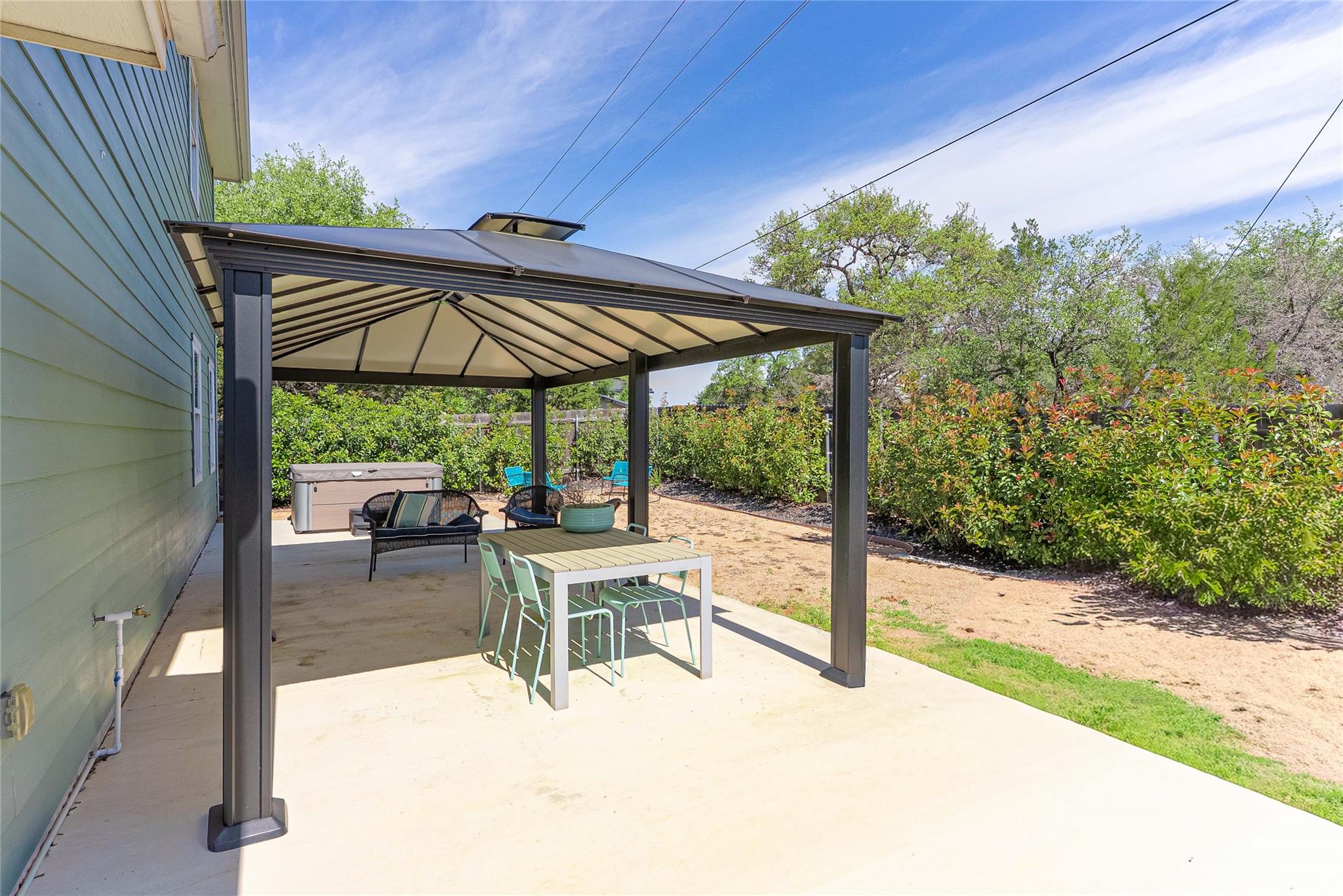 410 Summit Ridge Dr N, Point Venture, TX 78645