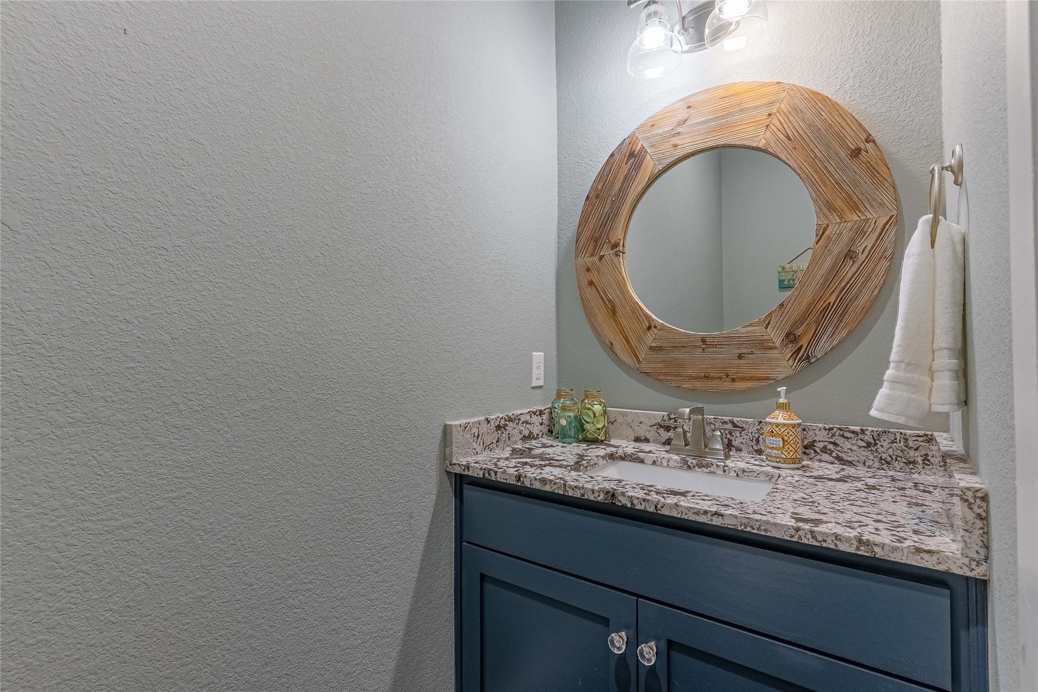 410 Summit Ridge Dr N, Point Venture, TX 78645