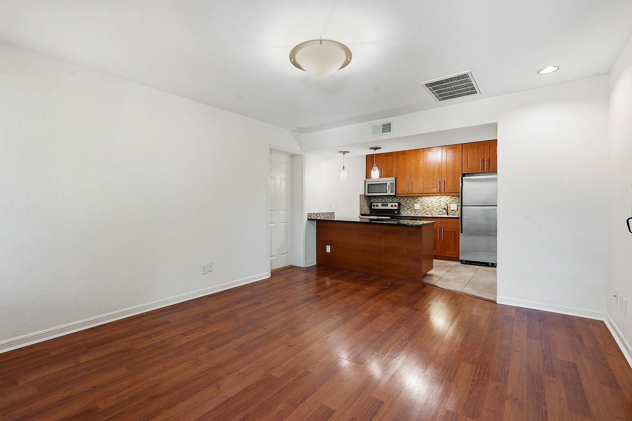 7685 Northcross Dr # 1121, Austin, TX 78757