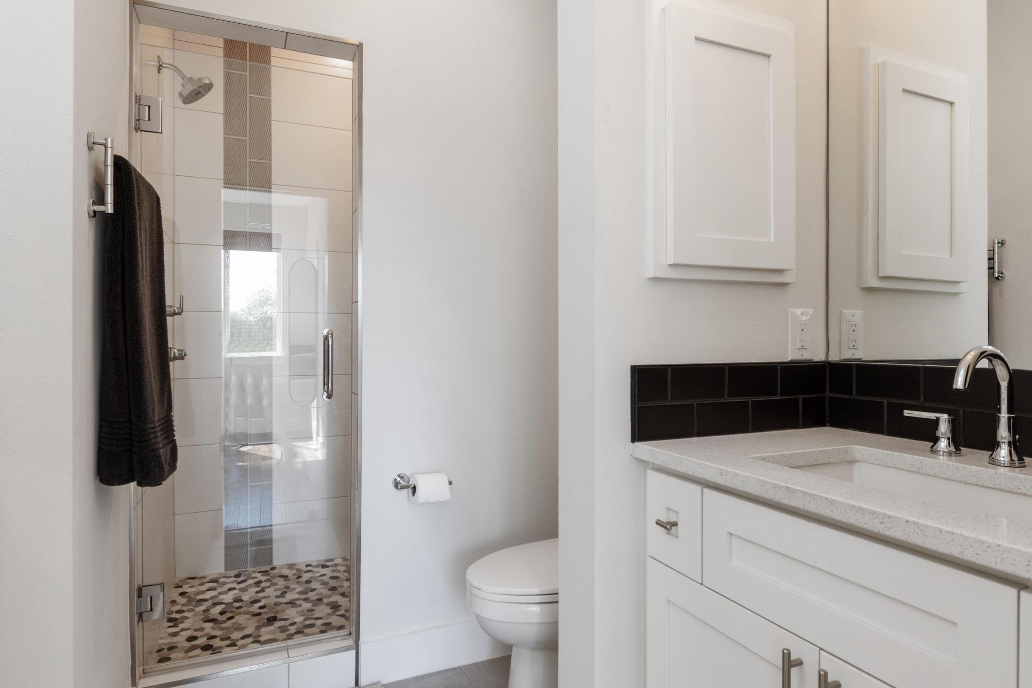 1177 Pandora St # B, Austin, TX 78702