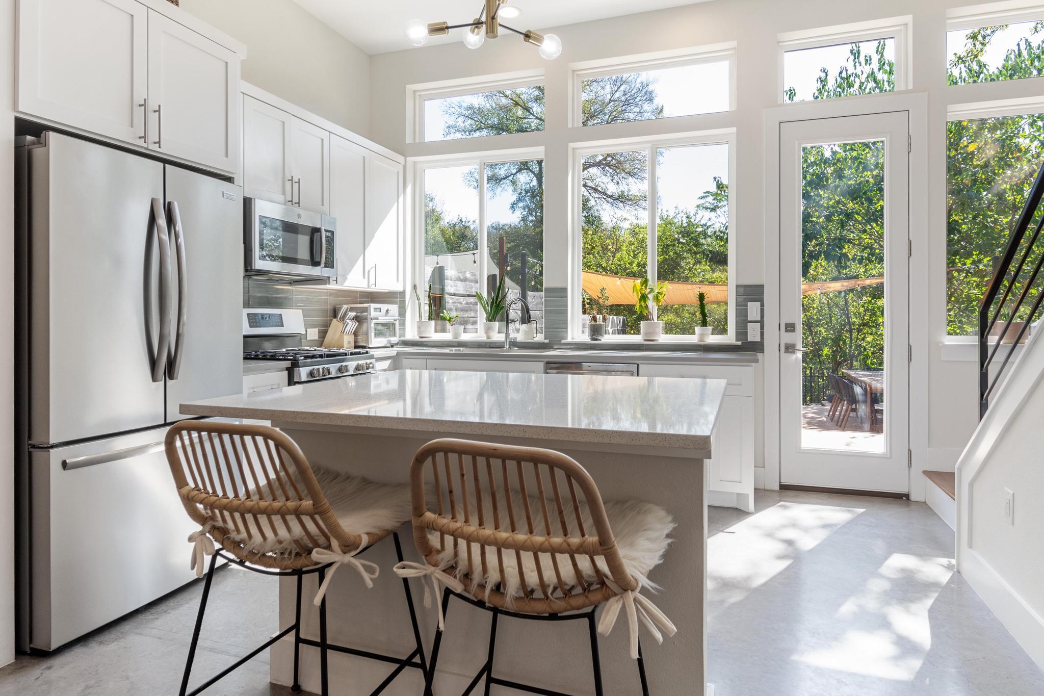 1177 Pandora St # B, Austin, TX 78702