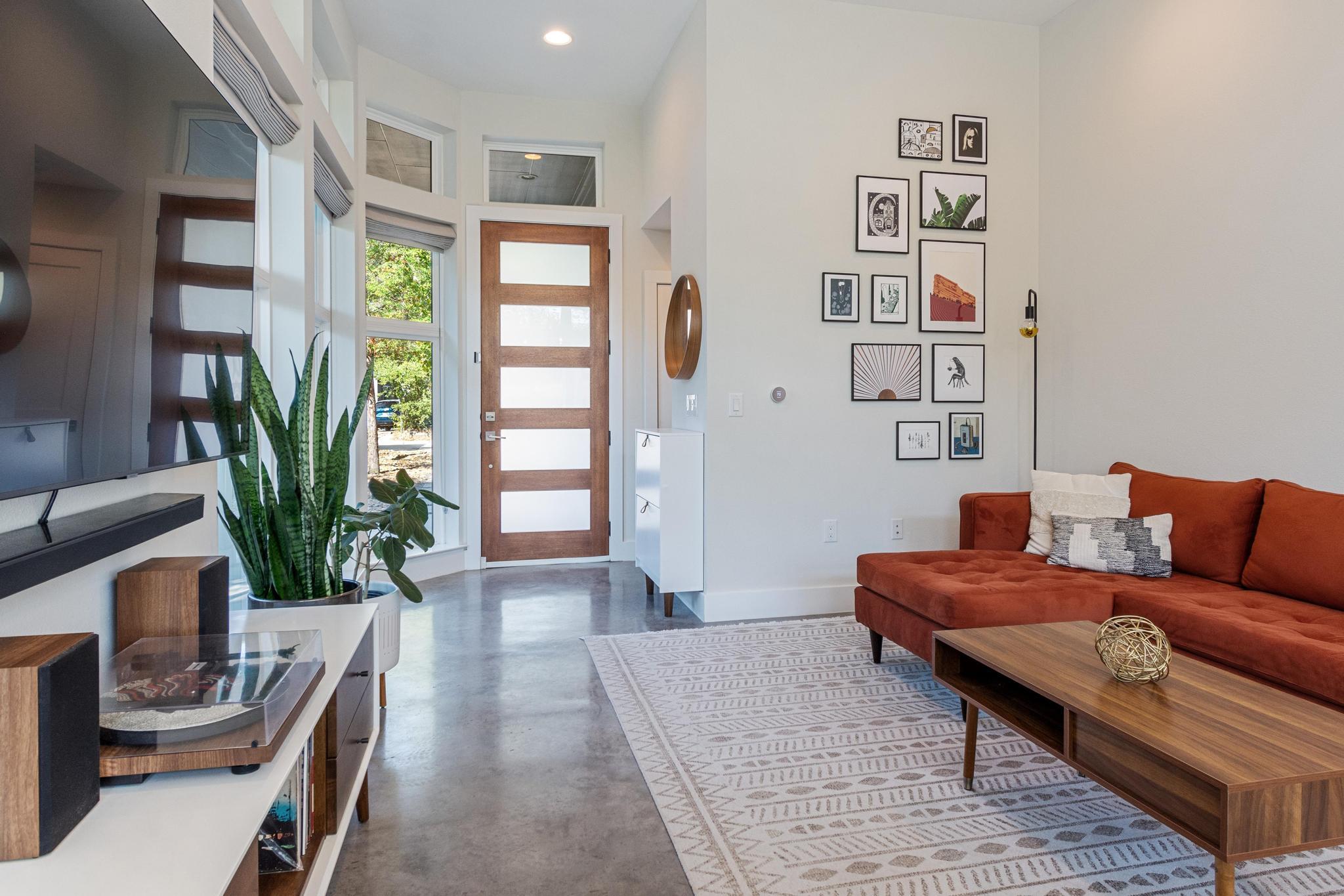 1177 Pandora St # B, Austin, TX 78702