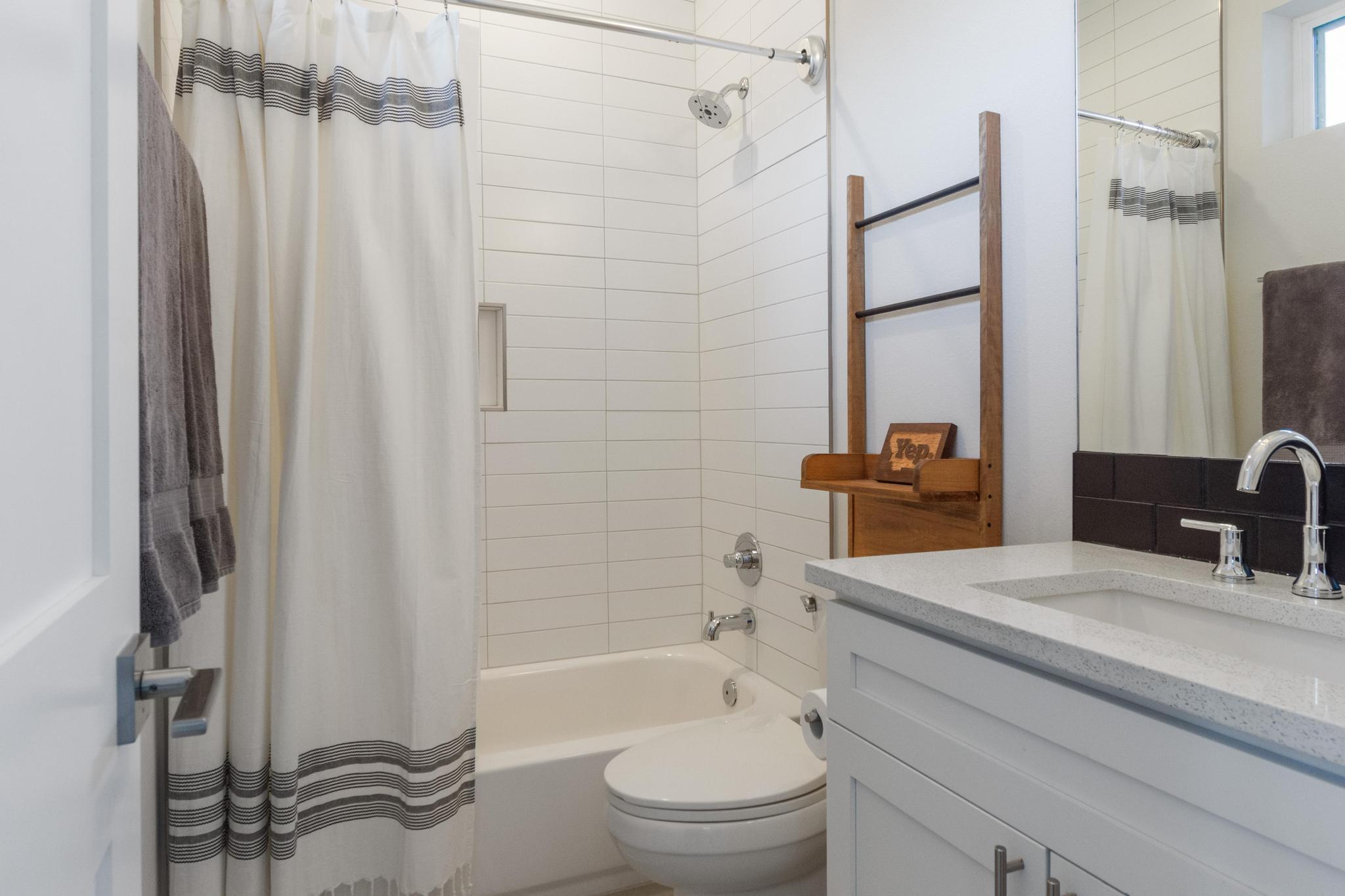 1177 Pandora St # B, Austin, TX 78702