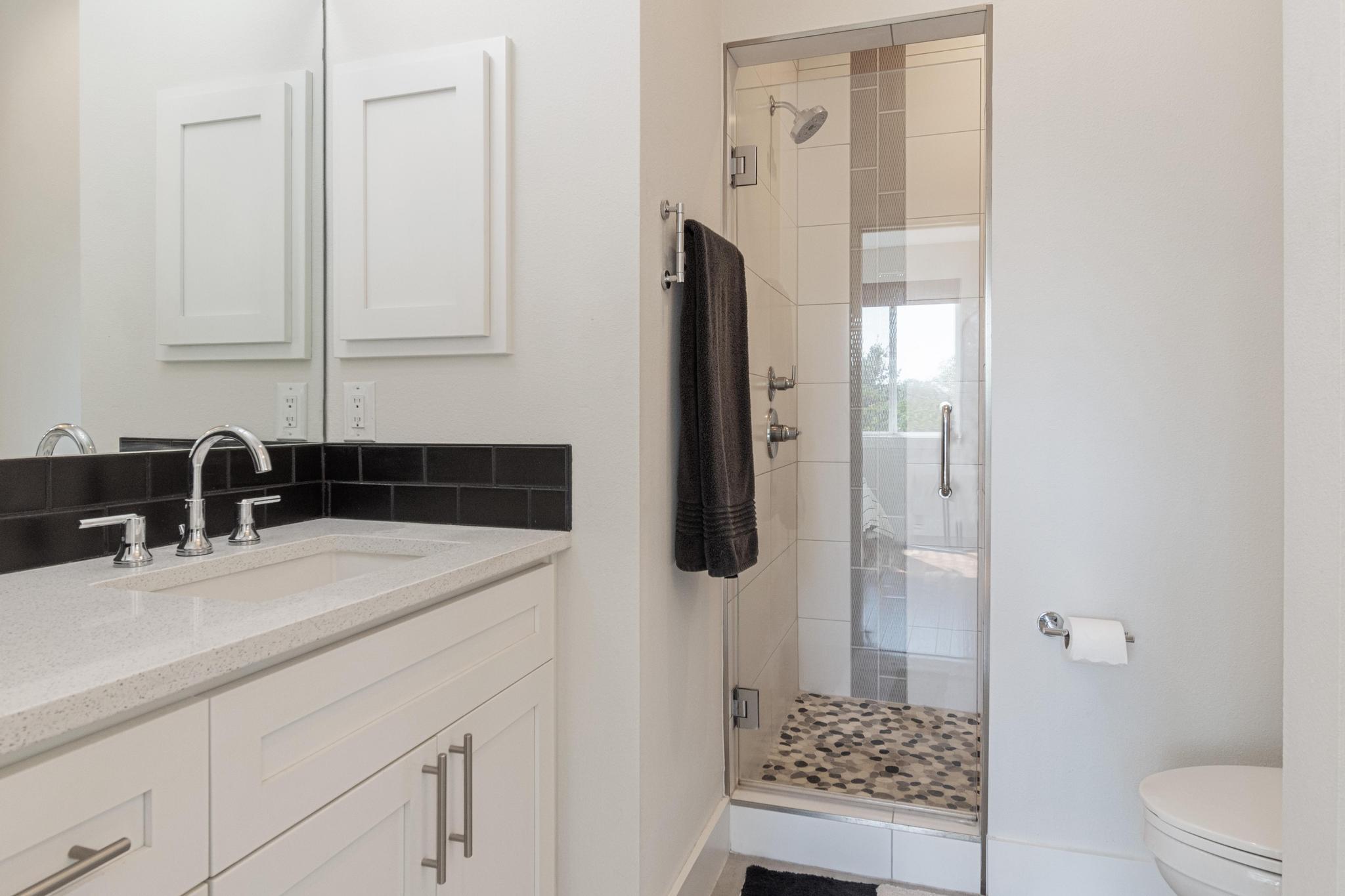 1177 Pandora St # B, Austin, TX 78702