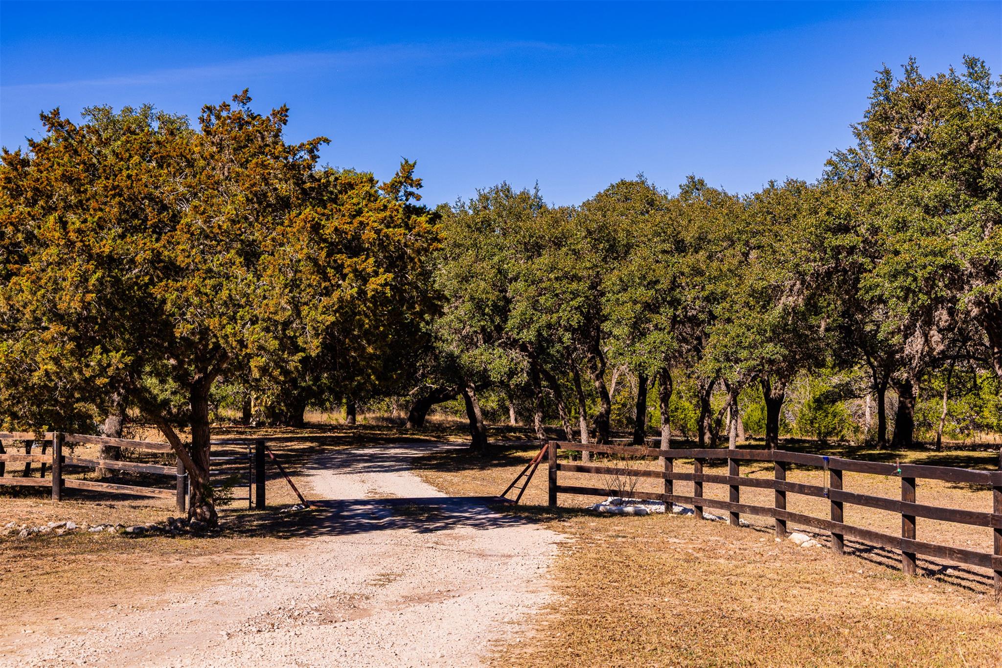 641 Patterson Creek Rd, Leakey, TX 78873