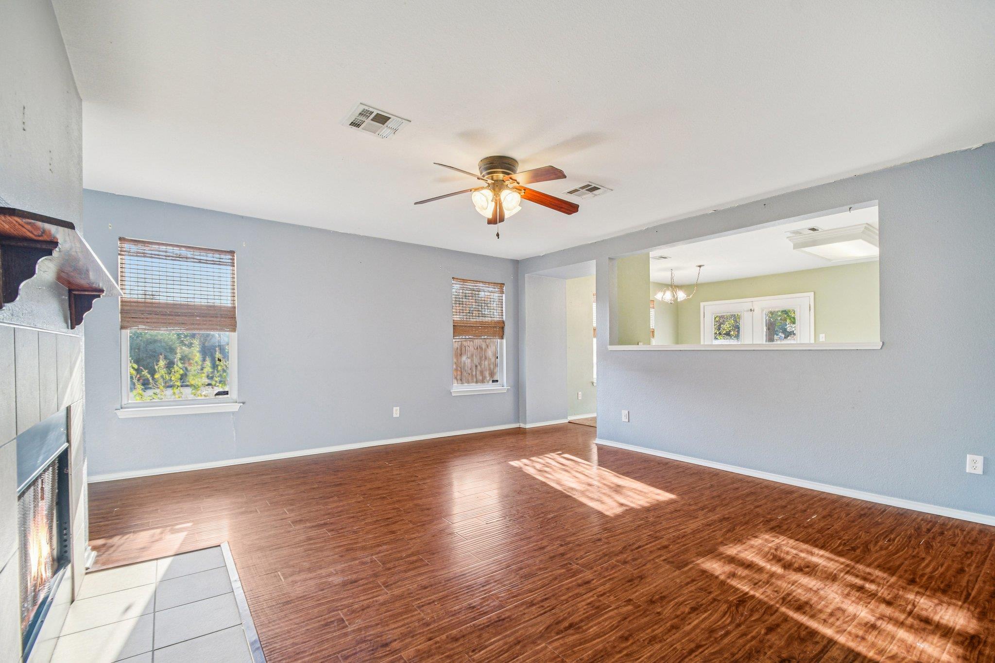 100 Kendall Cv, Elgin, TX 78621