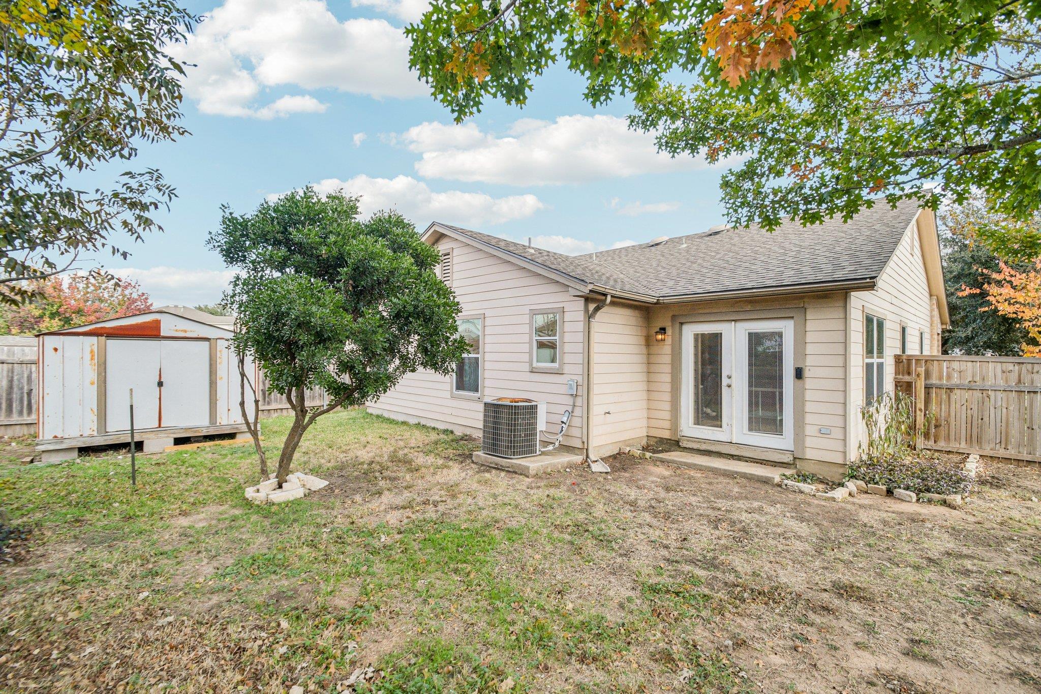 100 Kendall Cv, Elgin, TX 78621