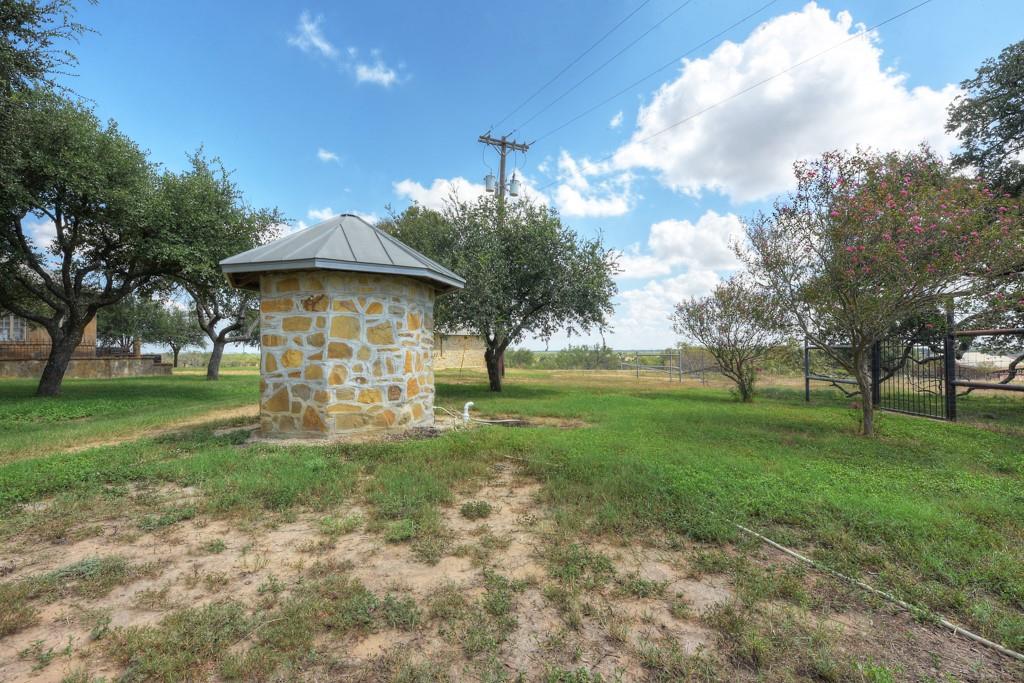 6887 Von Ormy Rd, Von Ormy, TX 78073