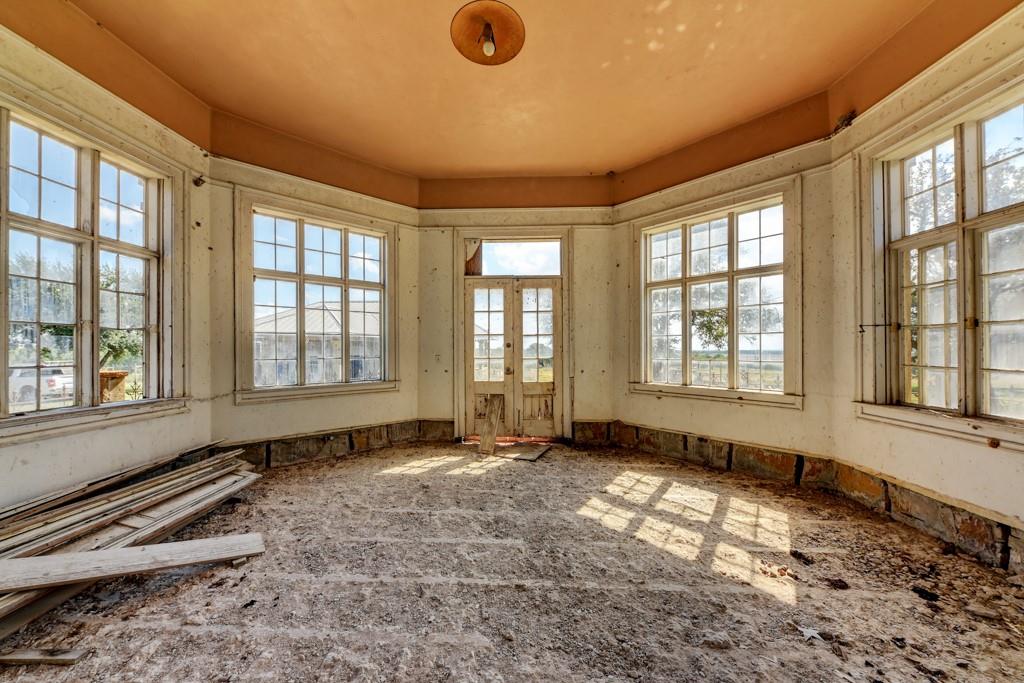 6887 Von Ormy Rd, Von Ormy, TX 78073