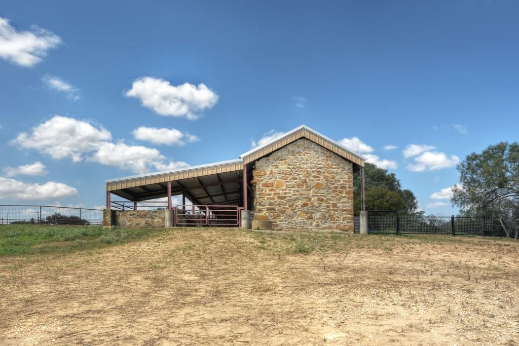 6887 Von Ormy Rd, Von Ormy, TX 78073