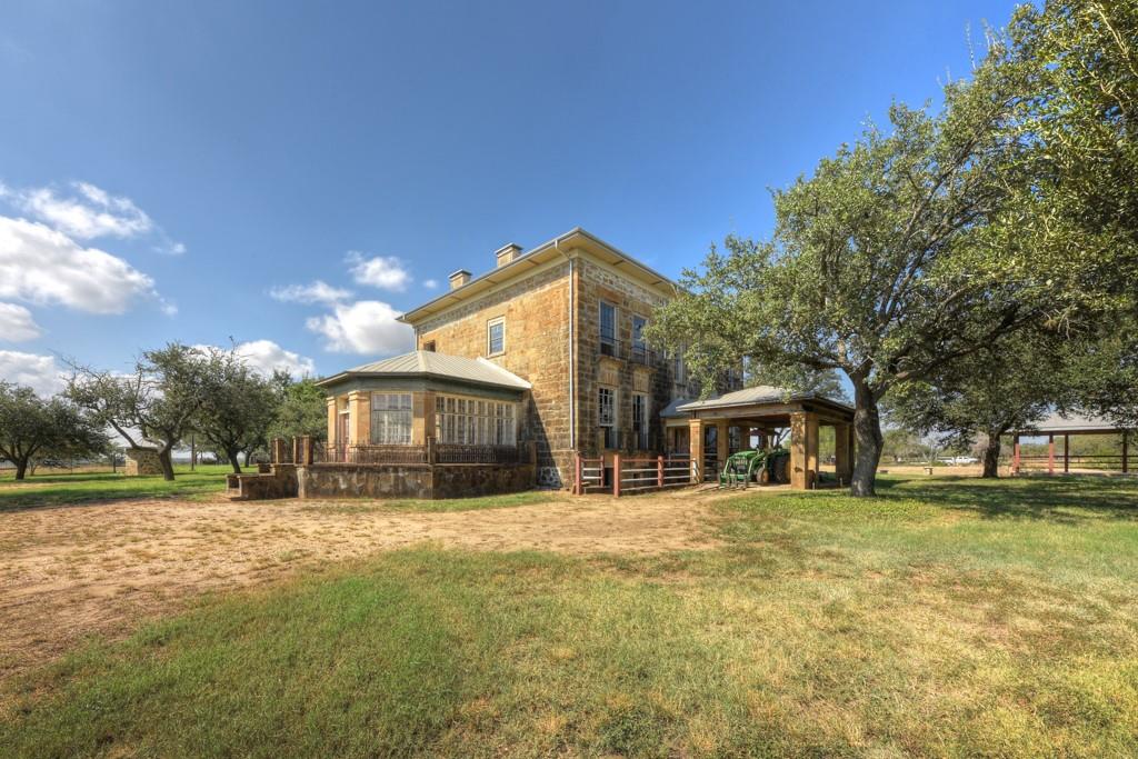 6887 Von Ormy Rd, Von Ormy, TX 78073