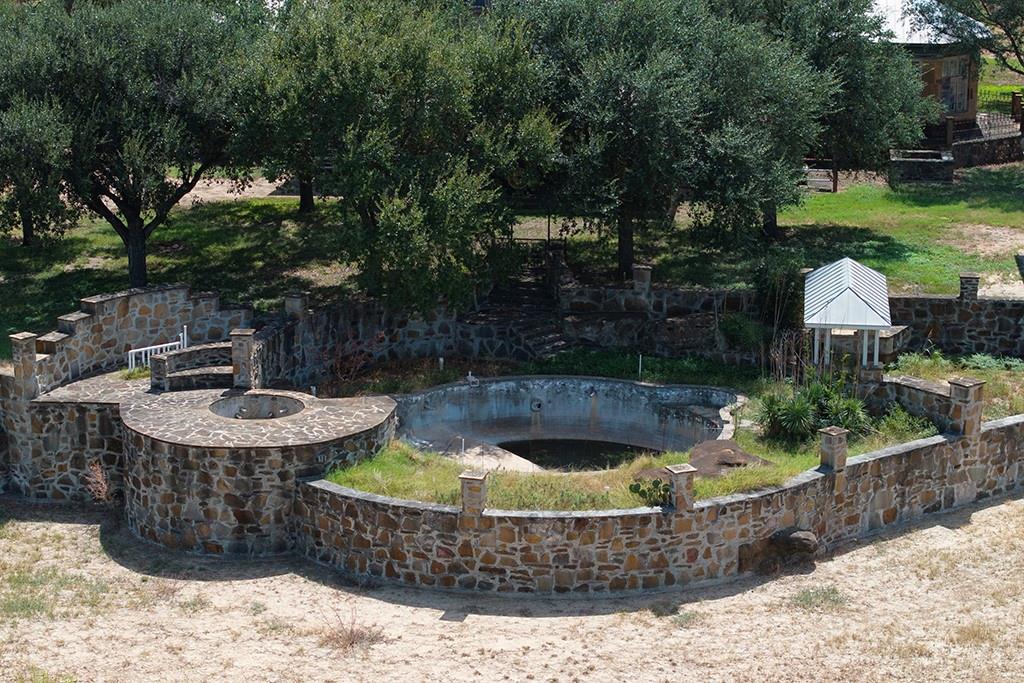 6887 Von Ormy Rd, Von Ormy, TX 78073