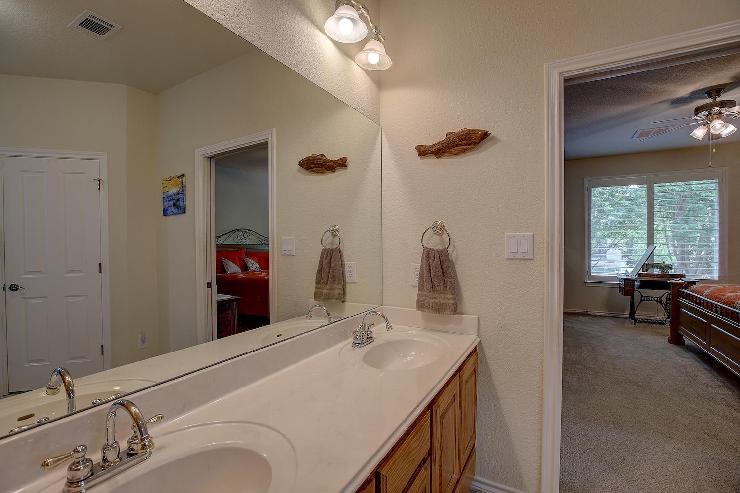 201 S Pine St, Georgetown, TX 78626