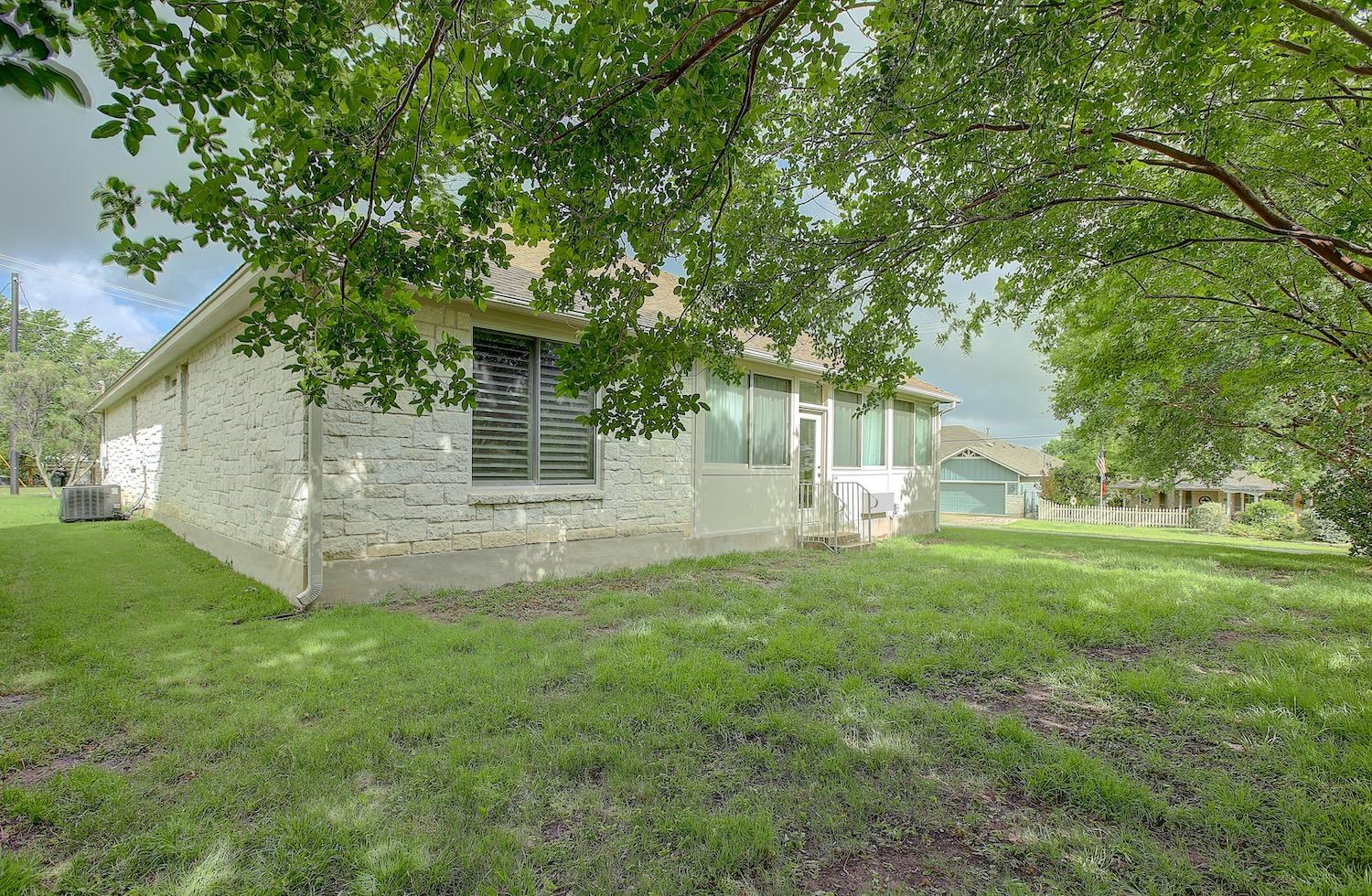 201 S Pine St, Georgetown, TX 78626