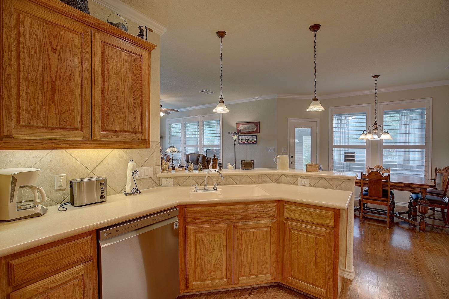 201 S Pine St, Georgetown, TX 78626