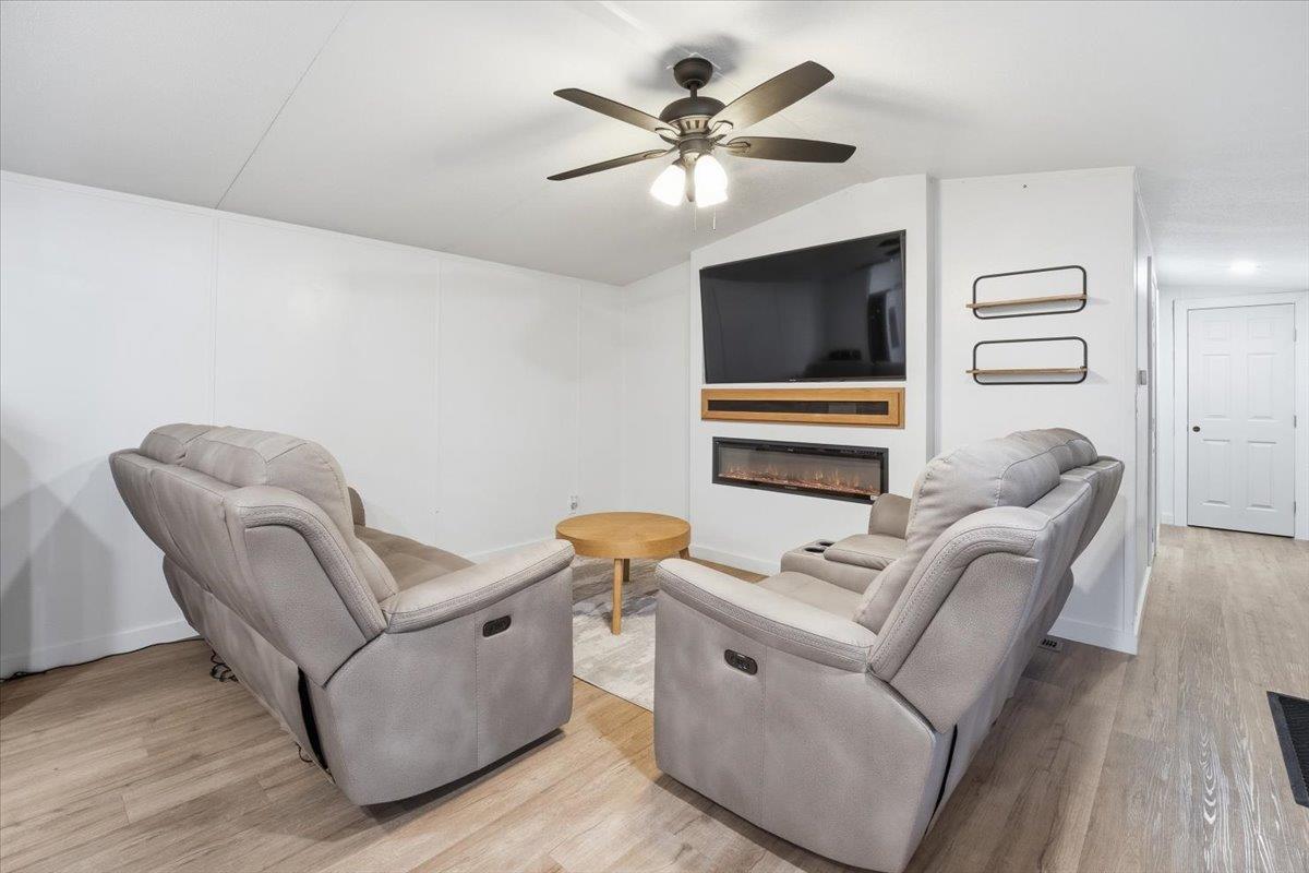 112 Storm Ct, Kyle, TX 78640