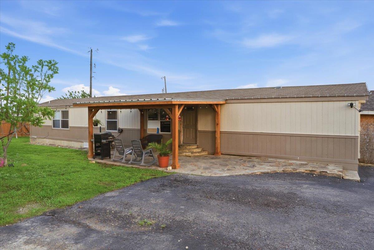 112 Storm Ct, Kyle, TX 78640