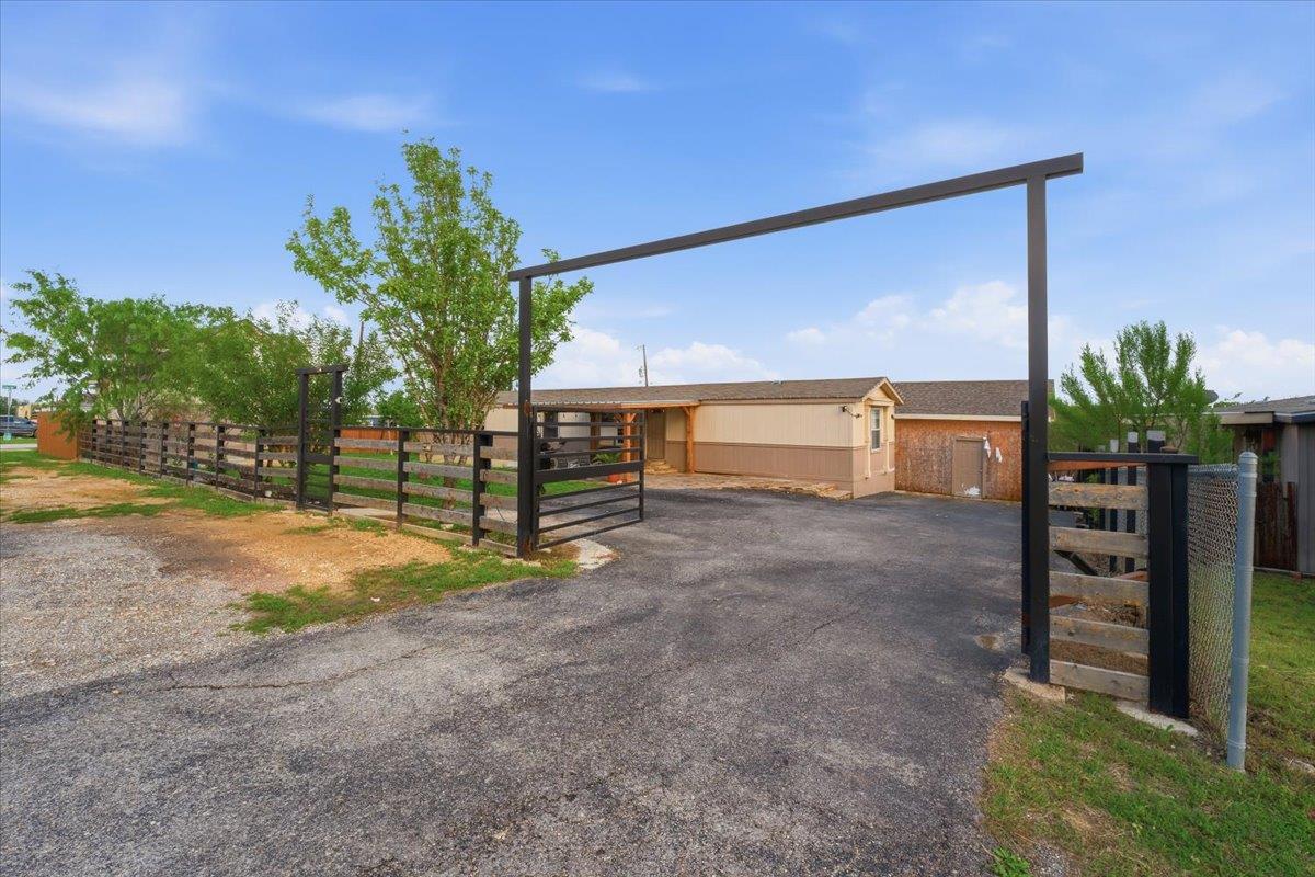 112 Storm Ct, Kyle, TX 78640