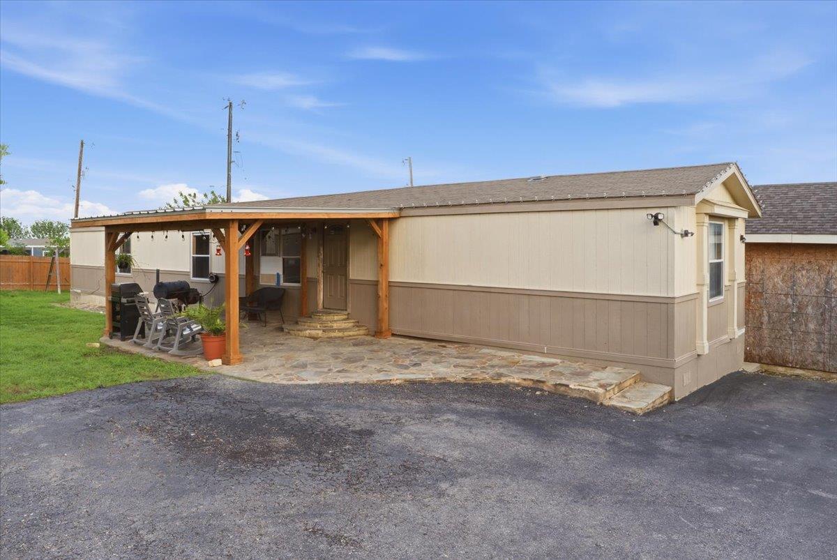 112 Storm Ct, Kyle, TX 78640