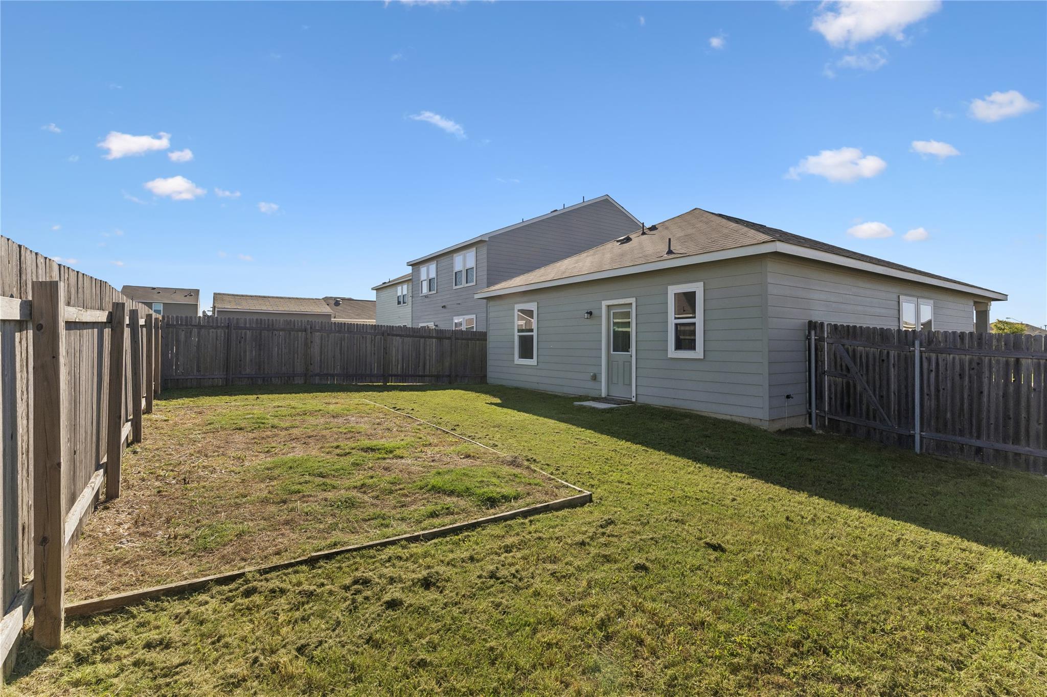 124 Peony Ln, Jarrell, TX 76537