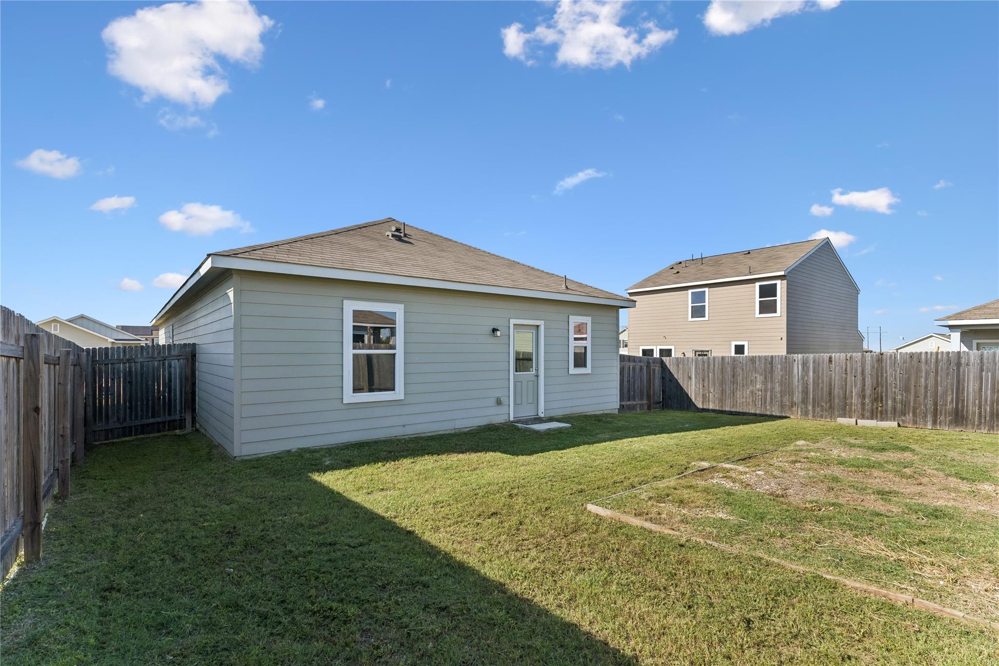 124 Peony Ln, Jarrell, TX 76537