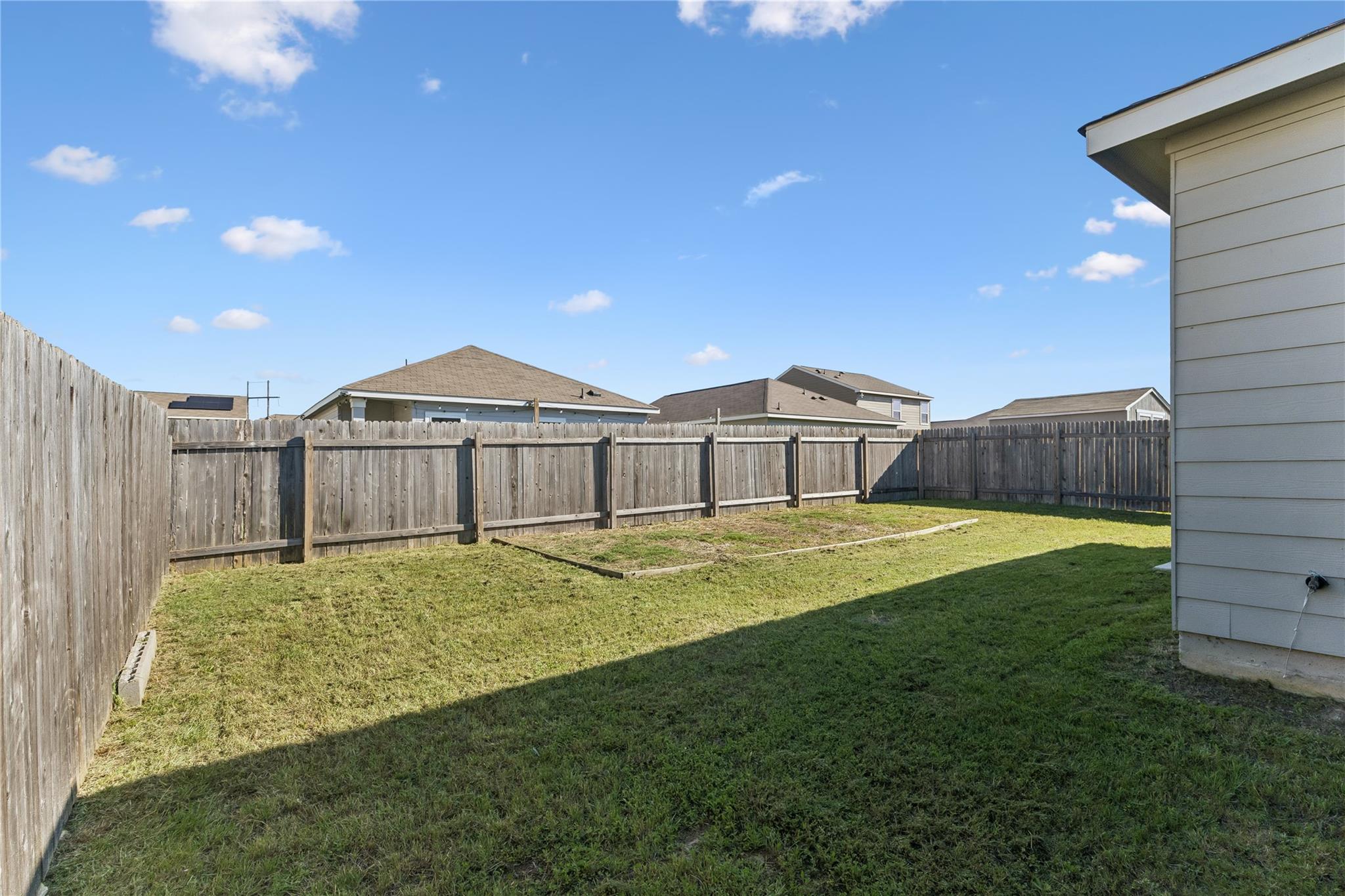 124 Peony Ln, Jarrell, TX 76537