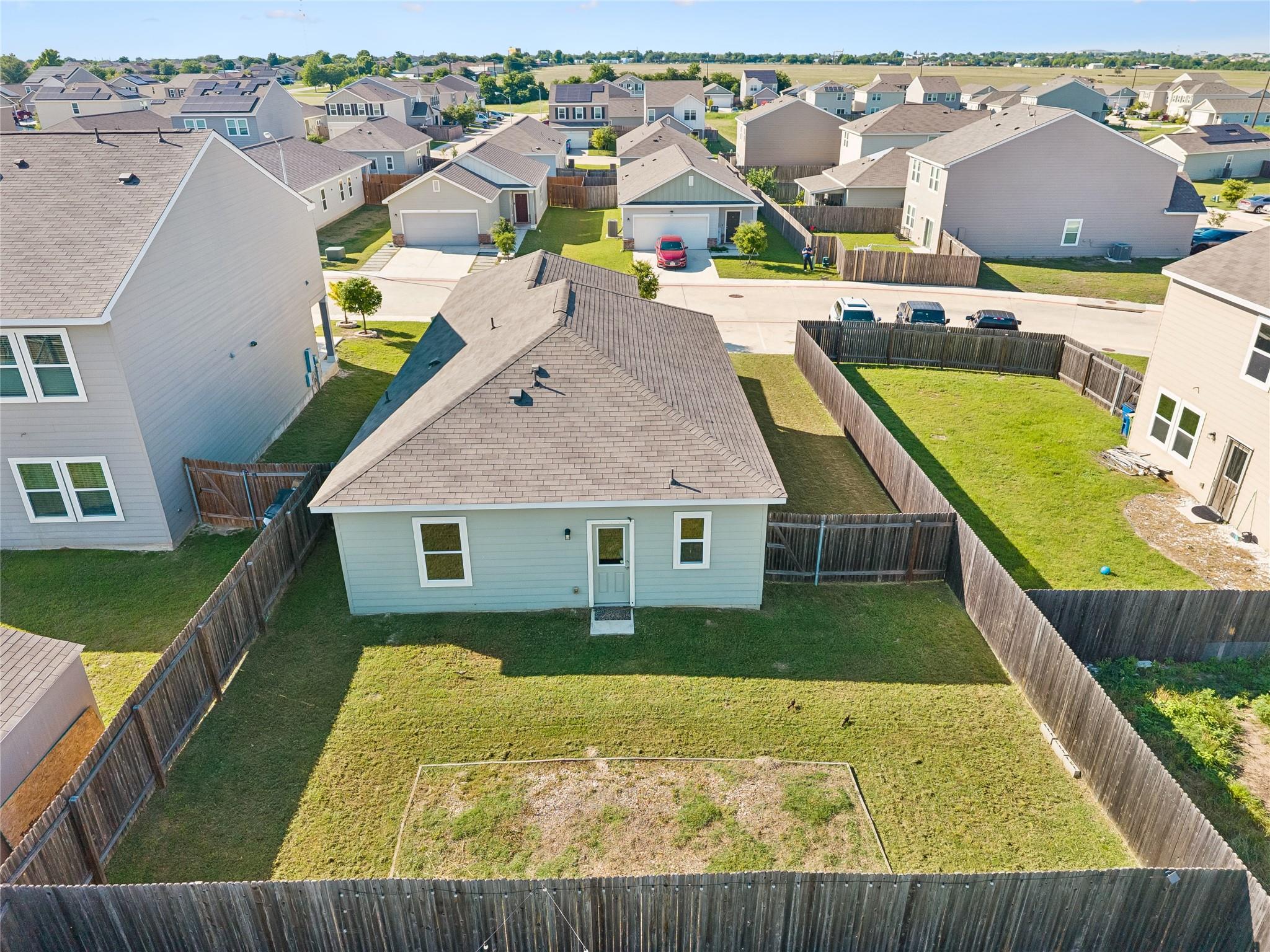 124 Peony Ln, Jarrell, TX 76537